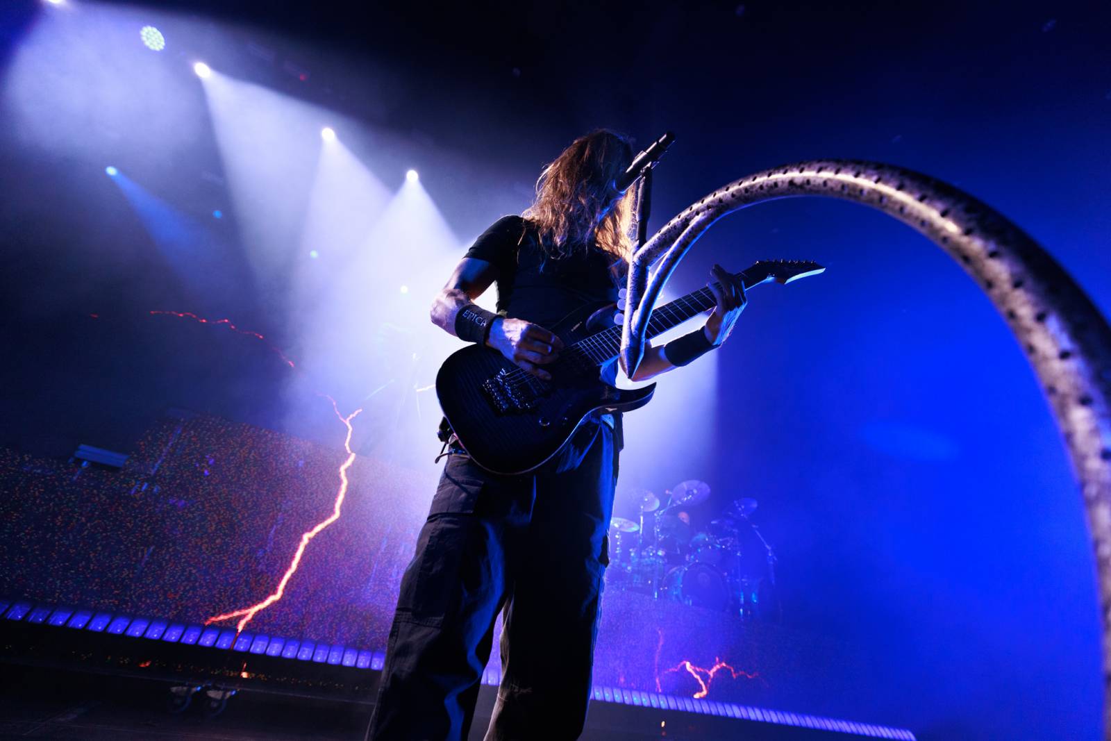 Monumentální show a silné skladby. Epica a Amaranthe dorazili do Fora Karlín, doprovodila je Charlotte Wessels 