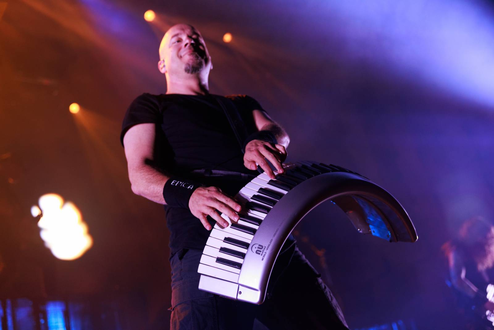 Monumentální show a silné skladby. Epica a Amaranthe dorazili do Fora Karlín, doprovodila je Charlotte Wessels 