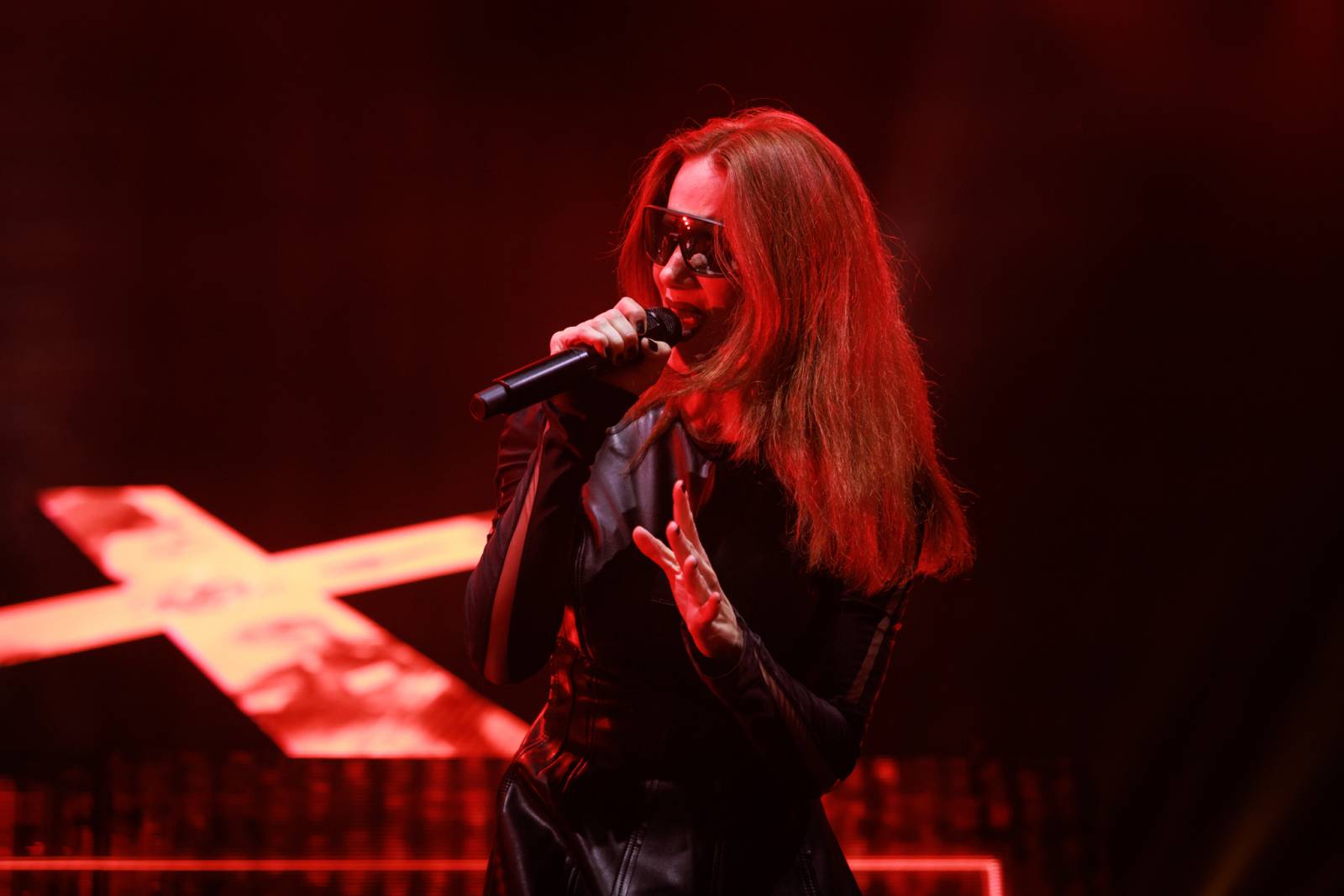 Monumentální show a silné skladby. Epica a Amaranthe dorazili do Fora Karlín, doprovodila je Charlotte Wessels 