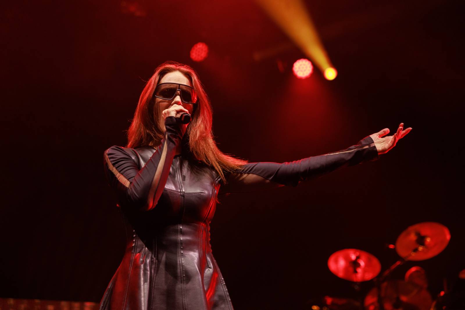 Monumentální show a silné skladby. Epica a Amaranthe dorazili do Fora Karlín, doprovodila je Charlotte Wessels 