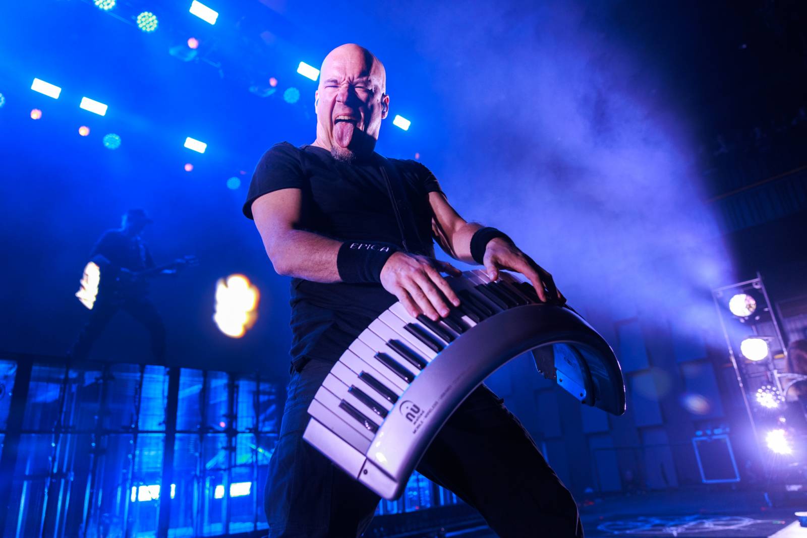 Monumentální show a silné skladby. Epica a Amaranthe dorazili do Fora Karlín, doprovodila je Charlotte Wessels 