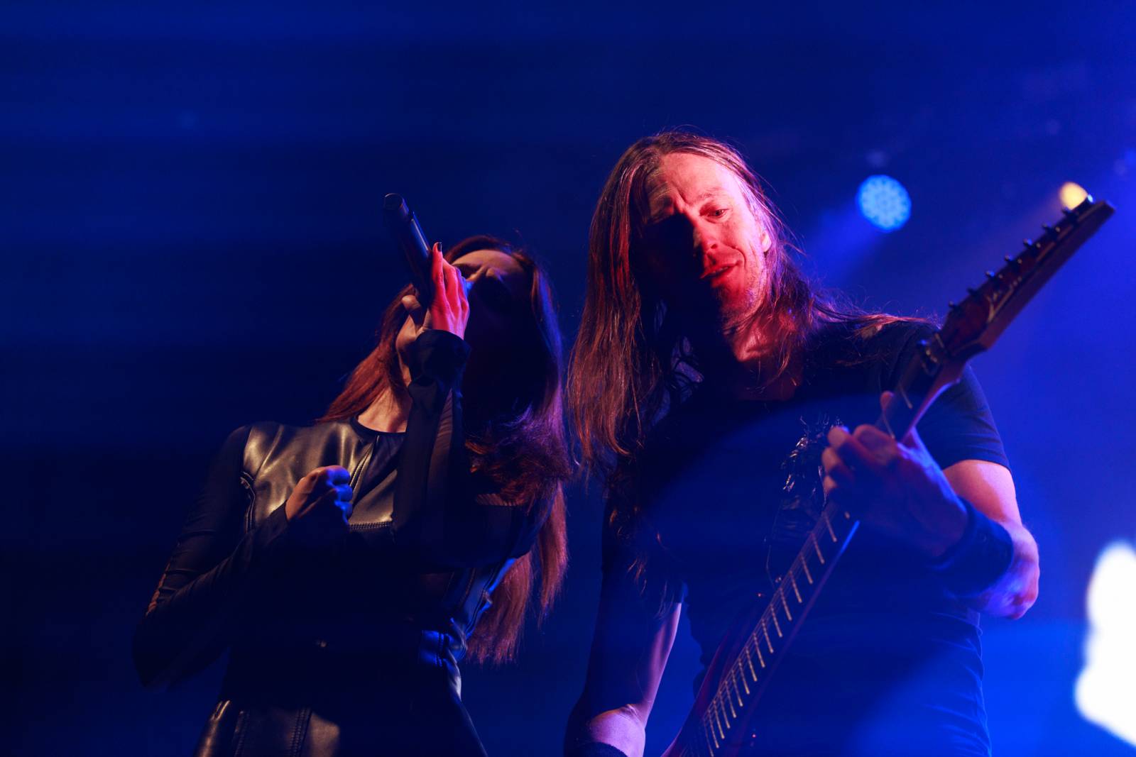 Monumentální show a silné skladby. Epica a Amaranthe dorazili do Fora Karlín, doprovodila je Charlotte Wessels 