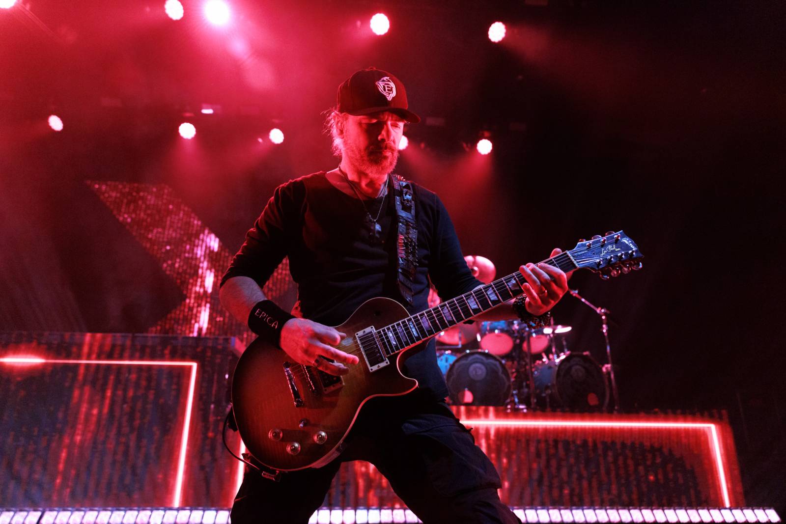 Monumentální show a silné skladby. Epica a Amaranthe dorazili do Fora Karlín, doprovodila je Charlotte Wessels 