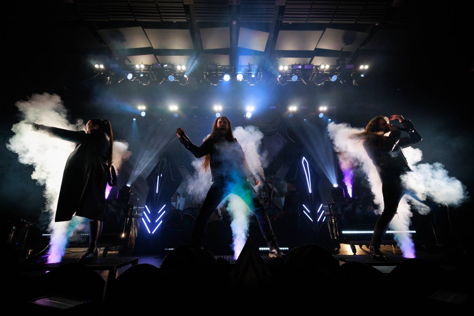 Monumentální show a silné skladby. Epica a Amaranthe dorazili do Fora Karlín, doprovodila je Charlotte Wessels 