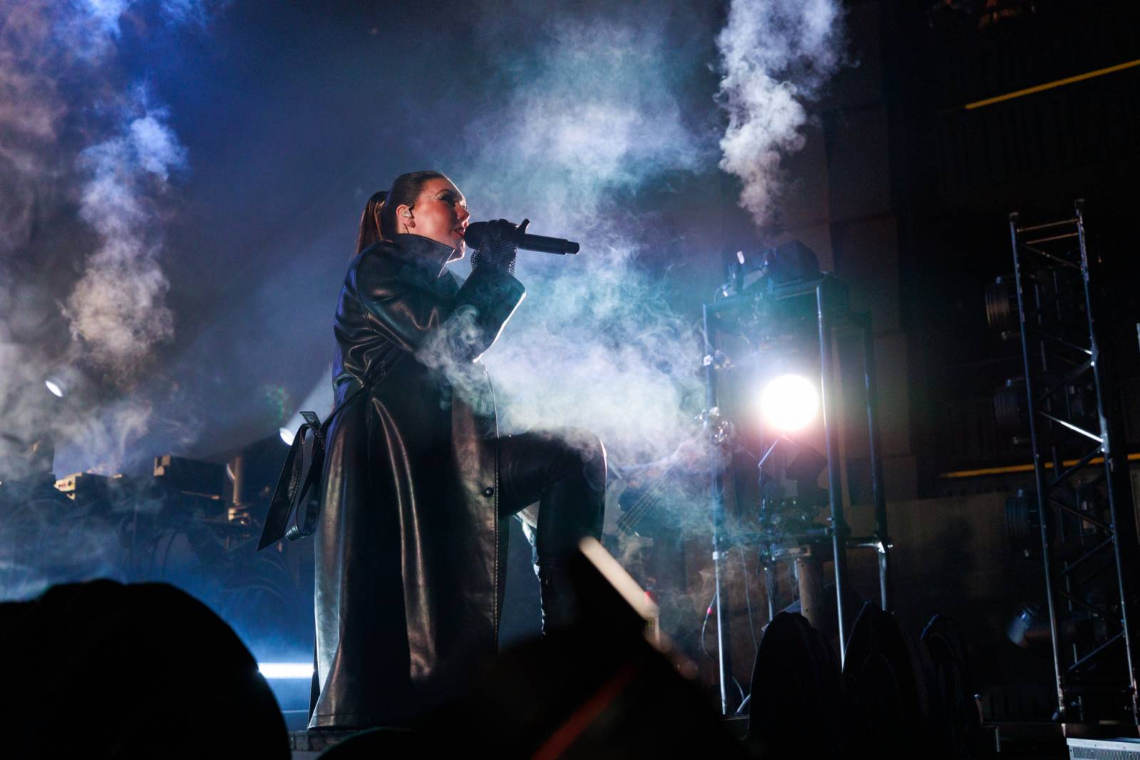 Monumentální show a silné skladby. Epica a Amaranthe dorazili do Fora Karlín, doprovodila je Charlotte Wessels 