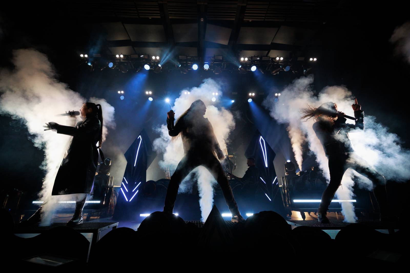 Monumentální show a silné skladby. Epica a Amaranthe dorazili do Fora Karlín, doprovodila je Charlotte Wessels 