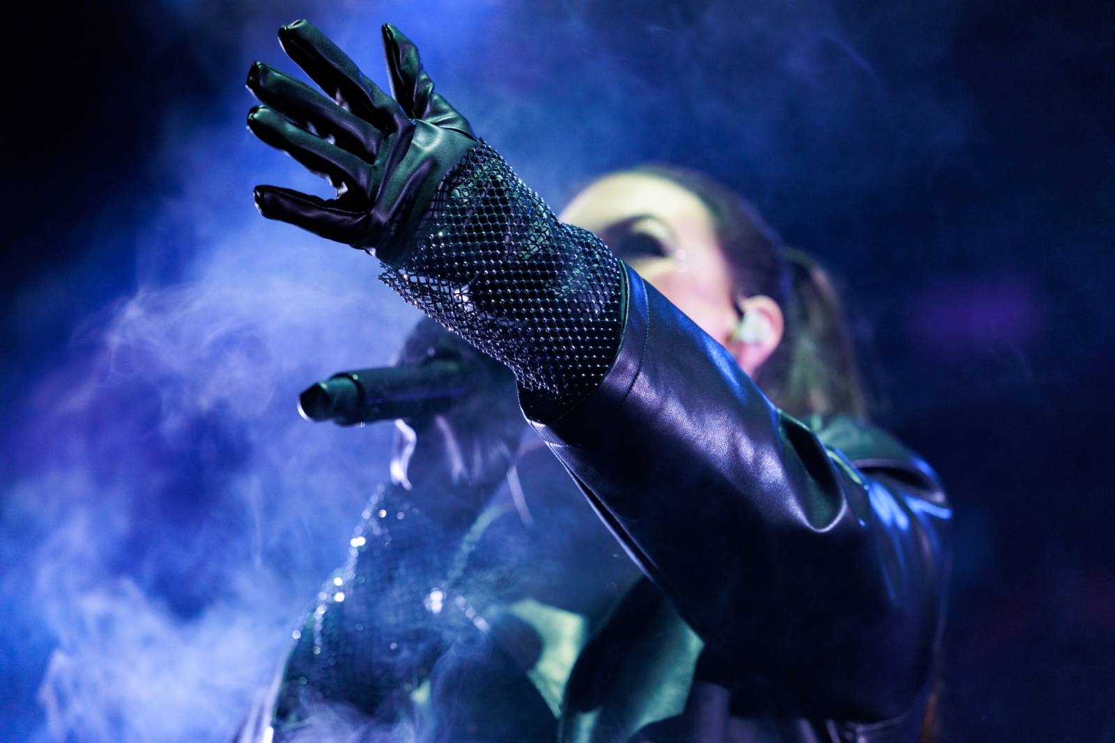 Monumentální show a silné skladby. Epica a Amaranthe dorazili do Fora Karlín, doprovodila je Charlotte Wessels 