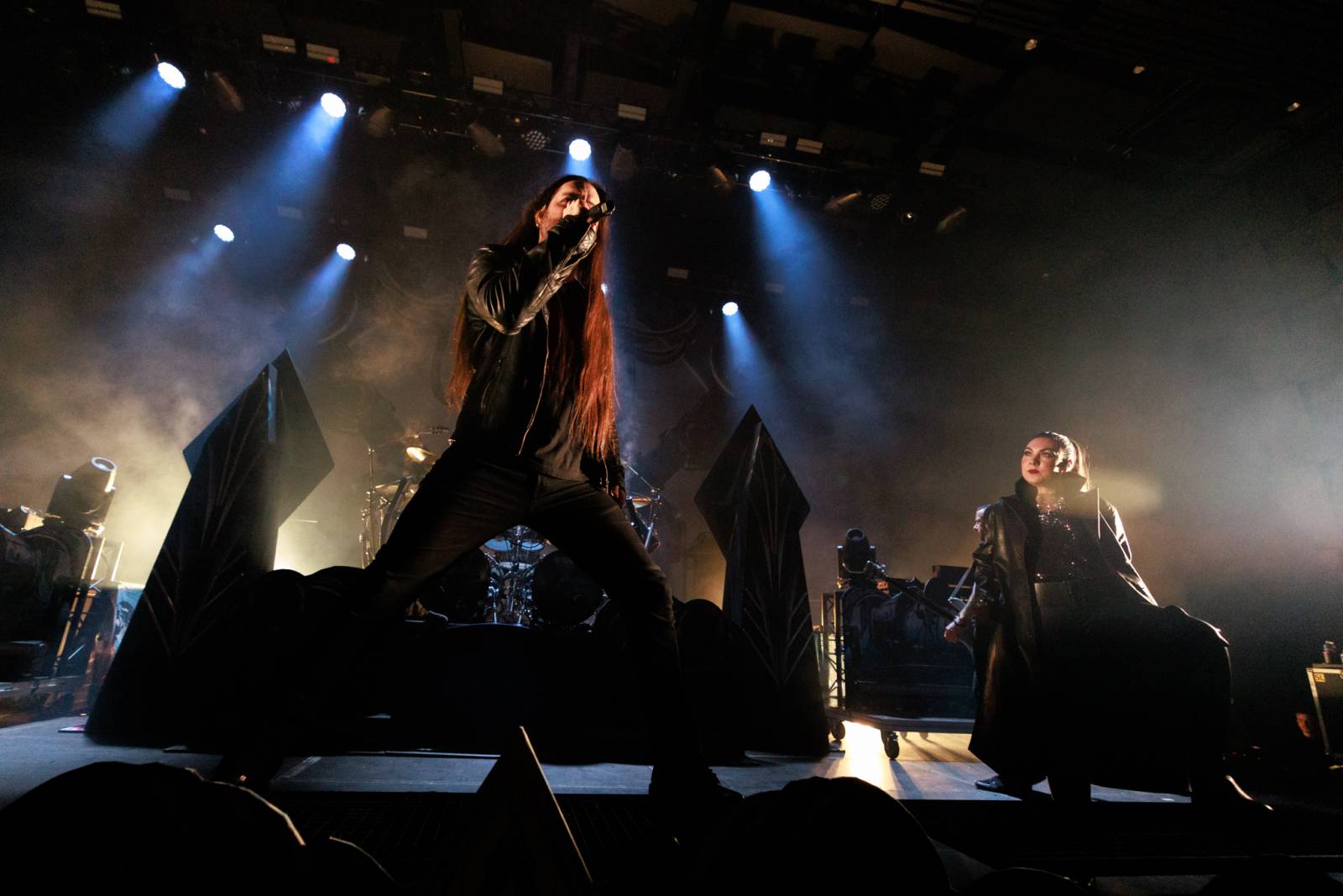 Monumentální show a silné skladby. Epica a Amaranthe dorazili do Fora Karlín, doprovodila je Charlotte Wessels 