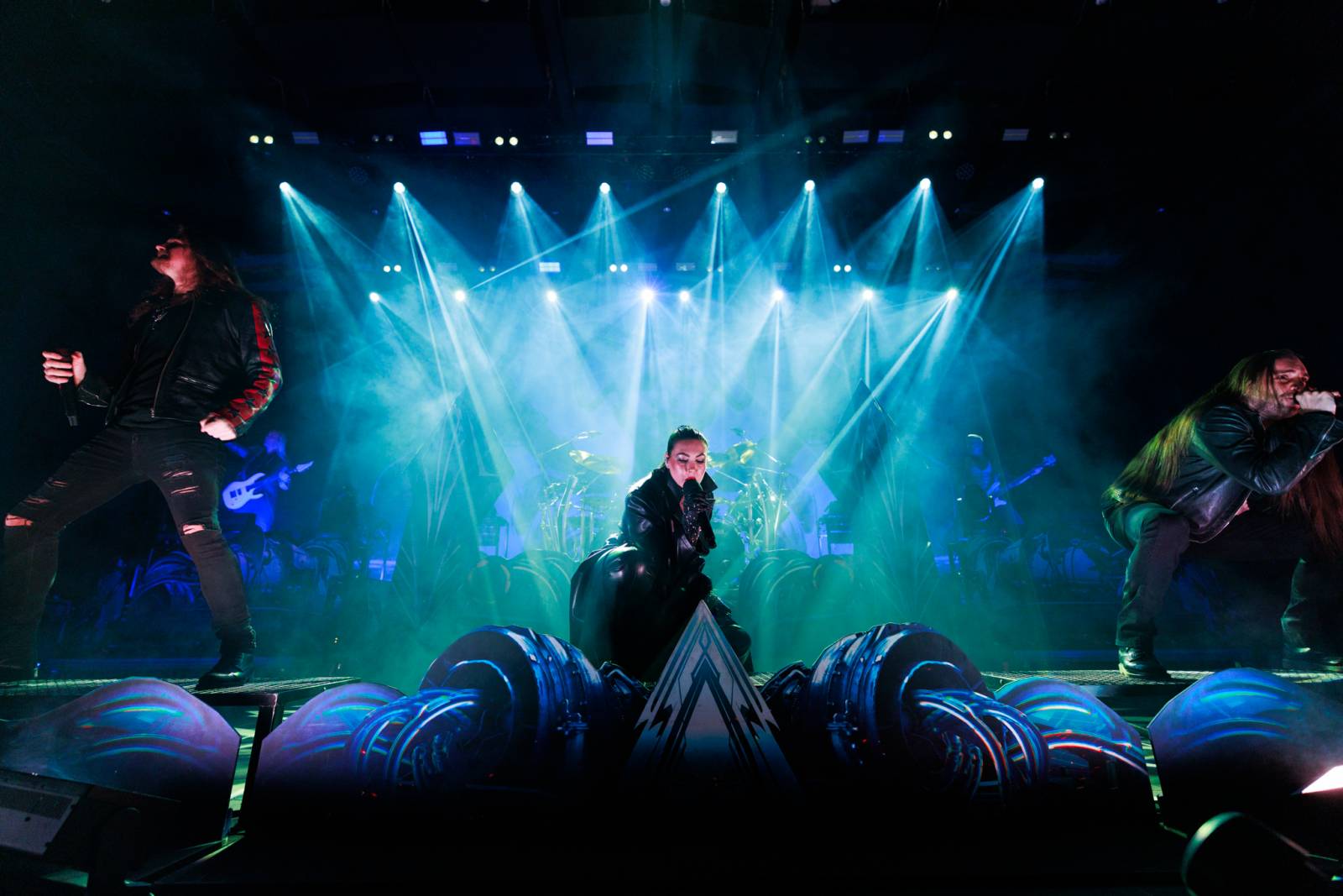 Monumentální show a silné skladby. Epica a Amaranthe dorazili do Fora Karlín, doprovodila je Charlotte Wessels 