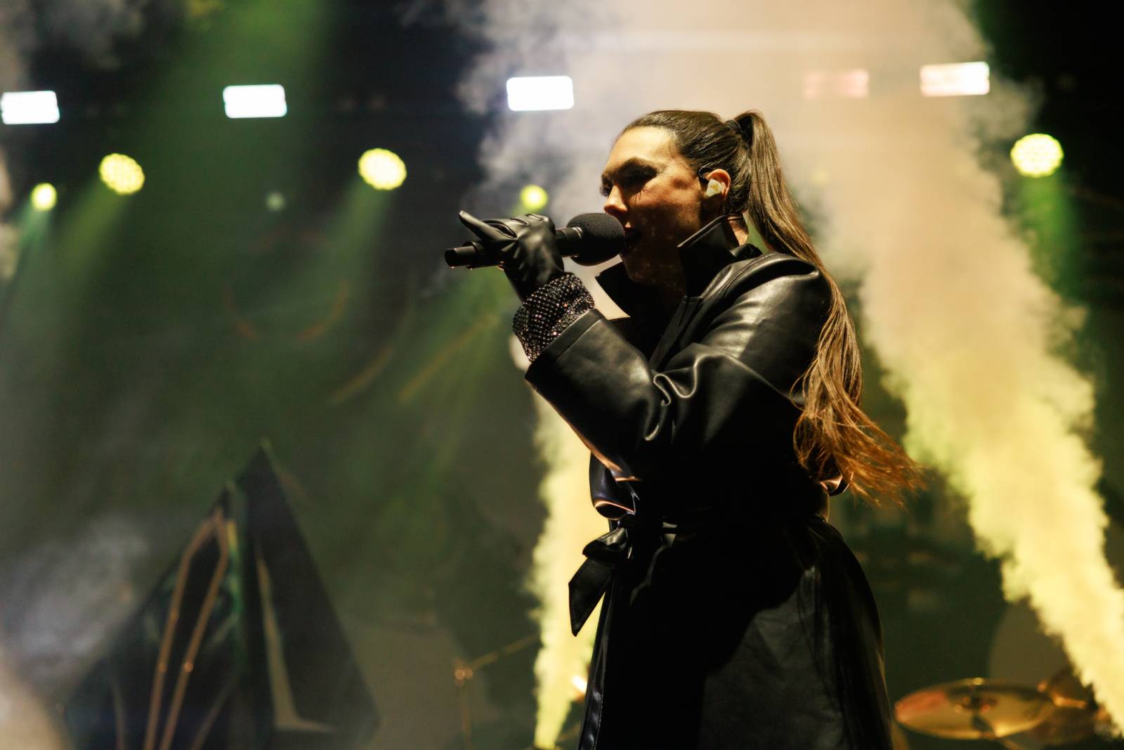 Monumentální show a silné skladby. Epica a Amaranthe dorazili do Fora Karlín, doprovodila je Charlotte Wessels 