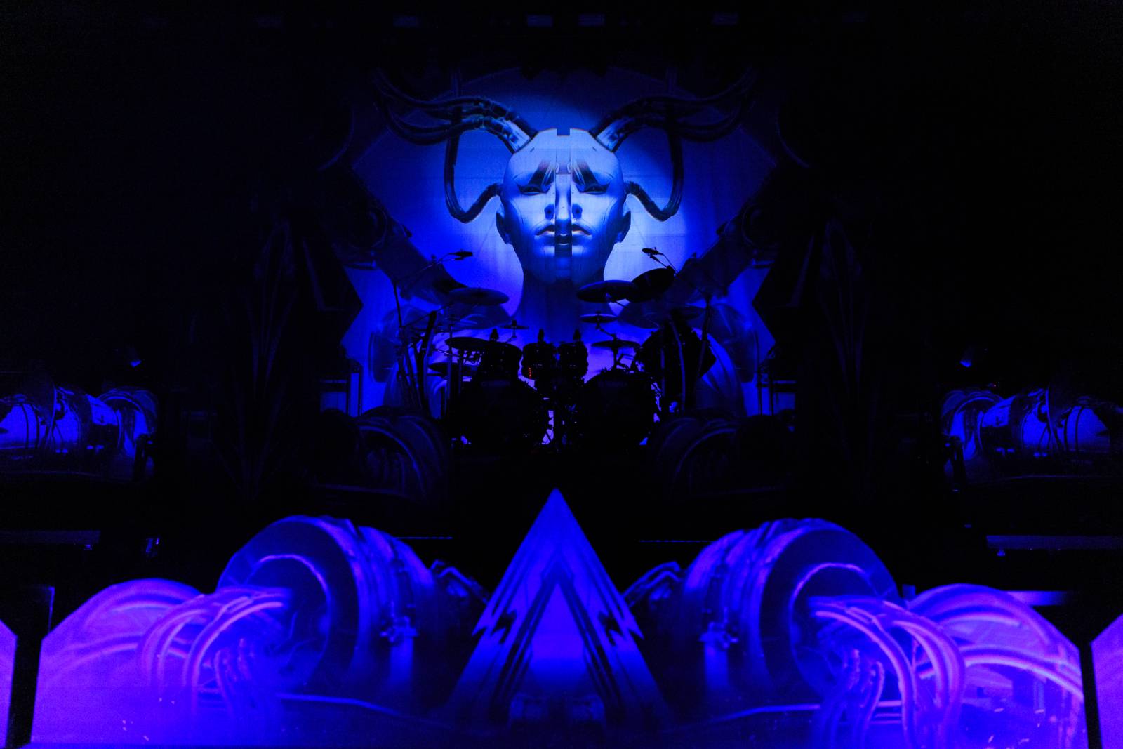 Monumentální show a silné skladby. Epica a Amaranthe dorazili do Fora Karlín, doprovodila je Charlotte Wessels 