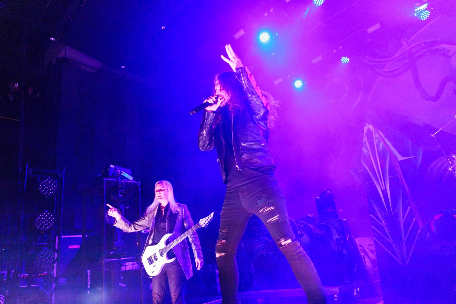 Monumentální show a silné skladby. Epica a Amaranthe dorazili do Fora Karlín, doprovodila je Charlotte Wessels 