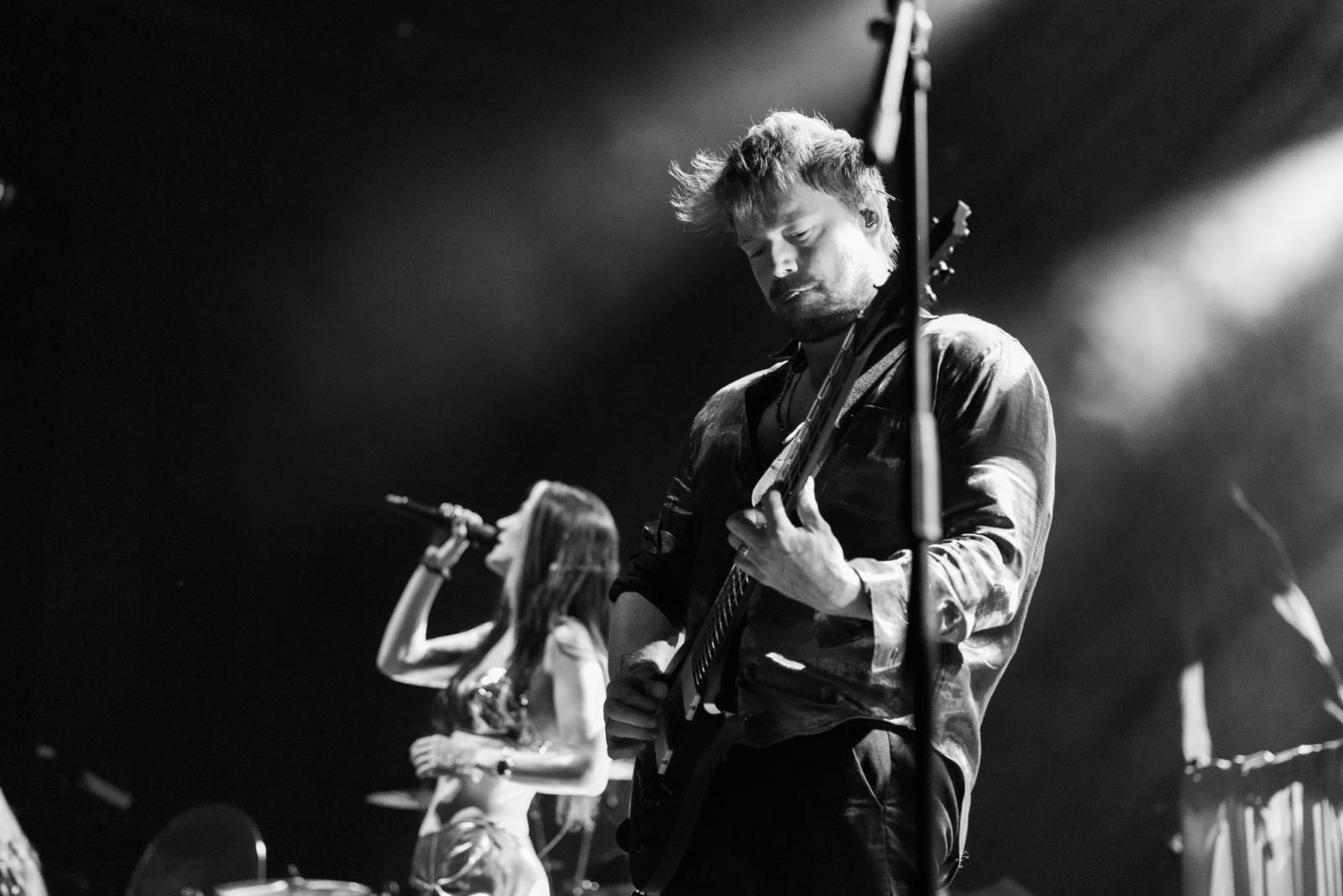 Monumentální show a silné skladby. Epica a Amaranthe dorazili do Fora Karlín, doprovodila je Charlotte Wessels 