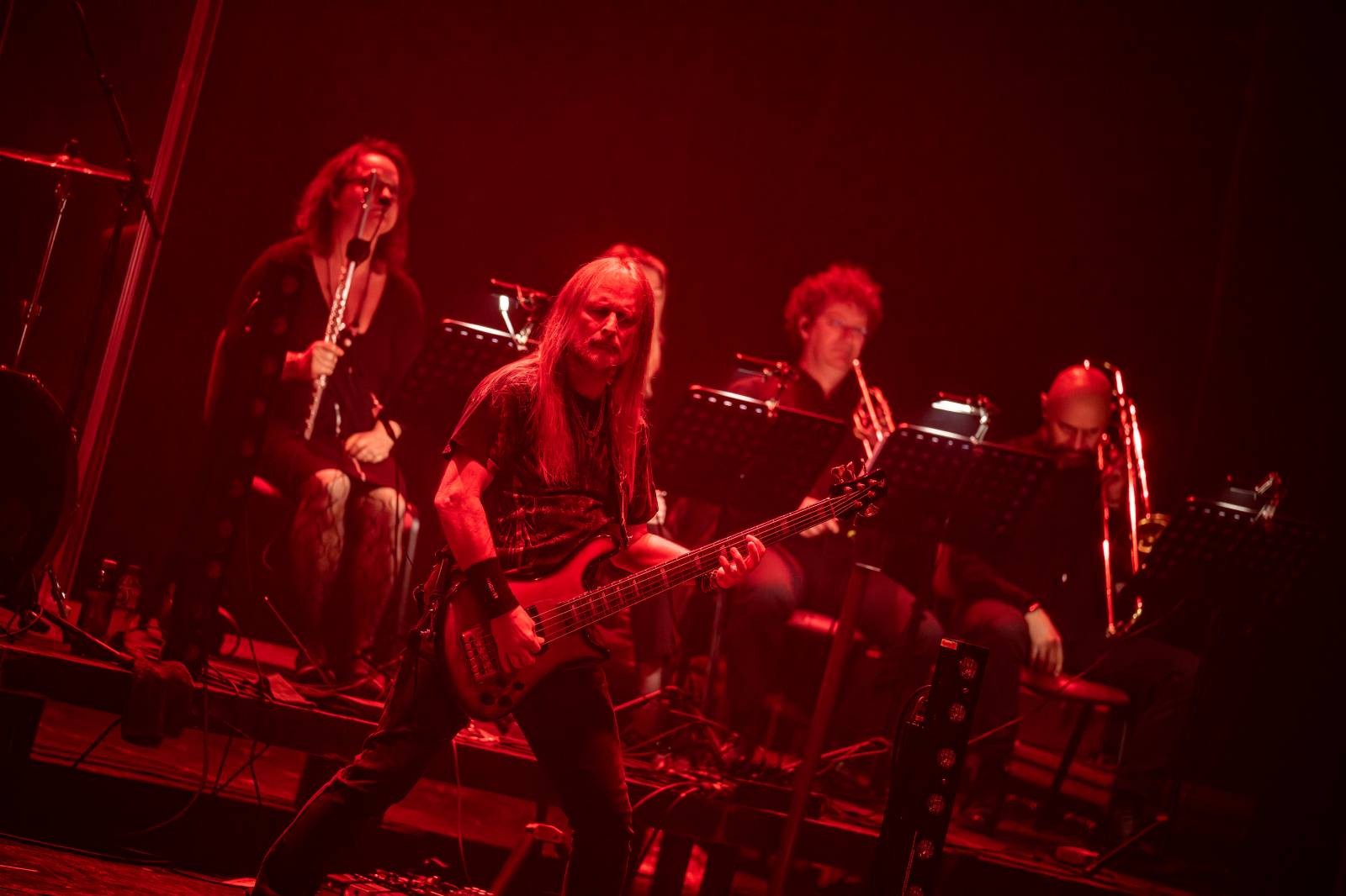 Divadlem Hybernia zněly písně Ozzyho Osbourna a Black Sabbath. Zahrál je tribute band Ozzy Forever