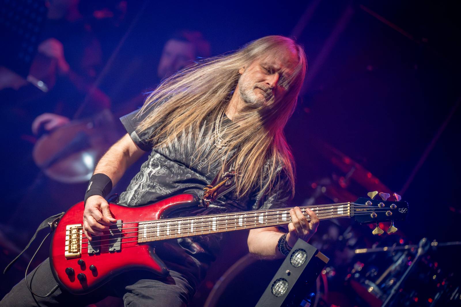 Divadlem Hybernia zněly písně Ozzyho Osbourna a Black Sabbath. Zahrál je tribute band Ozzy Forever