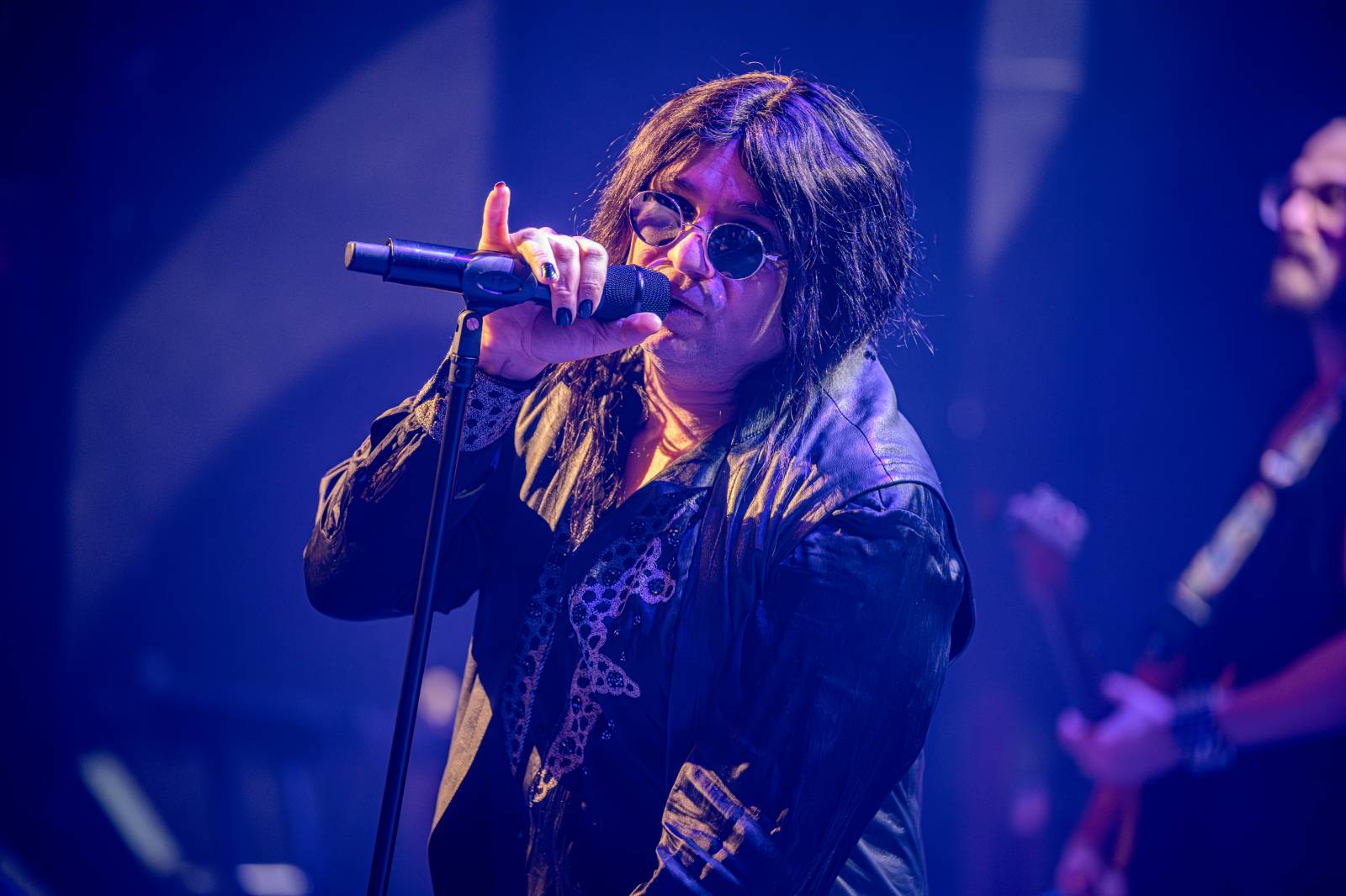 Divadlem Hybernia zněly písně Ozzyho Osbourna a Black Sabbath. Zahrál je tribute band Ozzy Forever