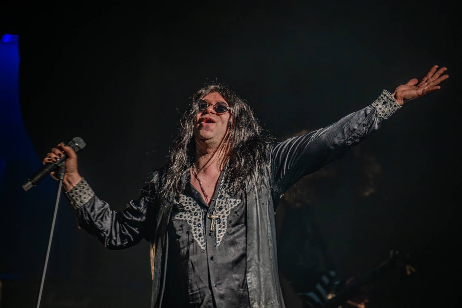 Divadlem Hybernia zněly písně Ozzyho Osbourna a Black Sabbath. Zahrál je tribute band Ozzy Forever