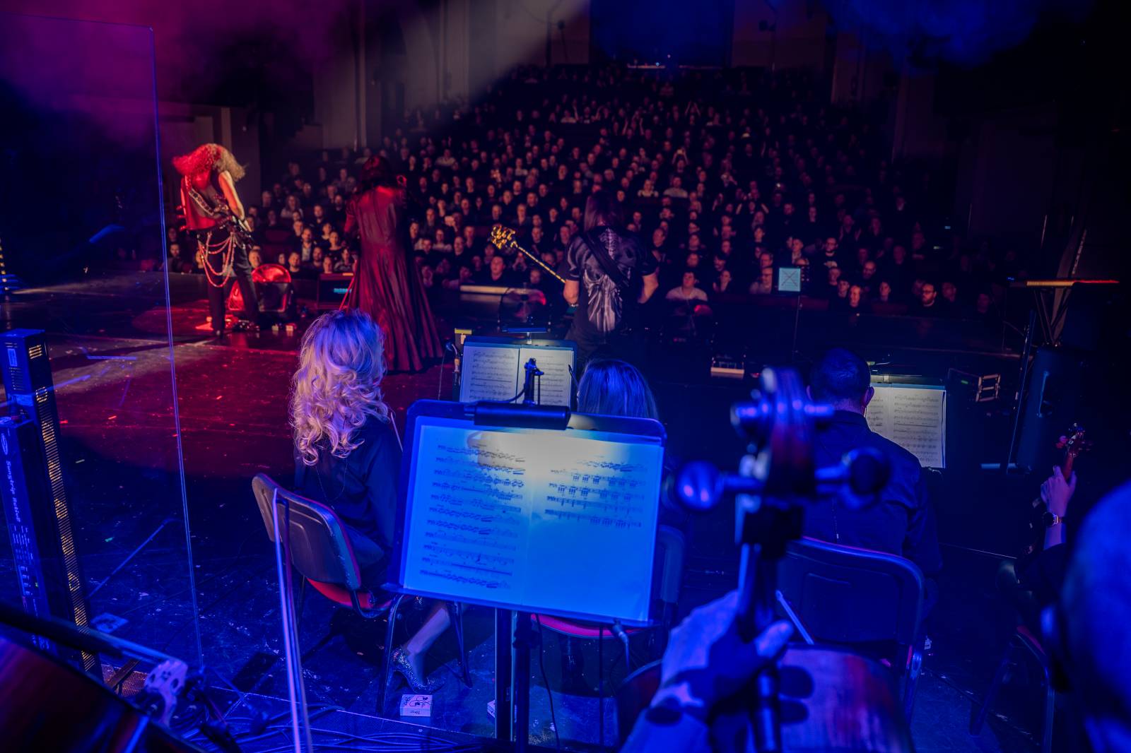 Divadlem Hybernia zněly písně Ozzyho Osbourna a Black Sabbath. Zahrál je tribute band Ozzy Forever