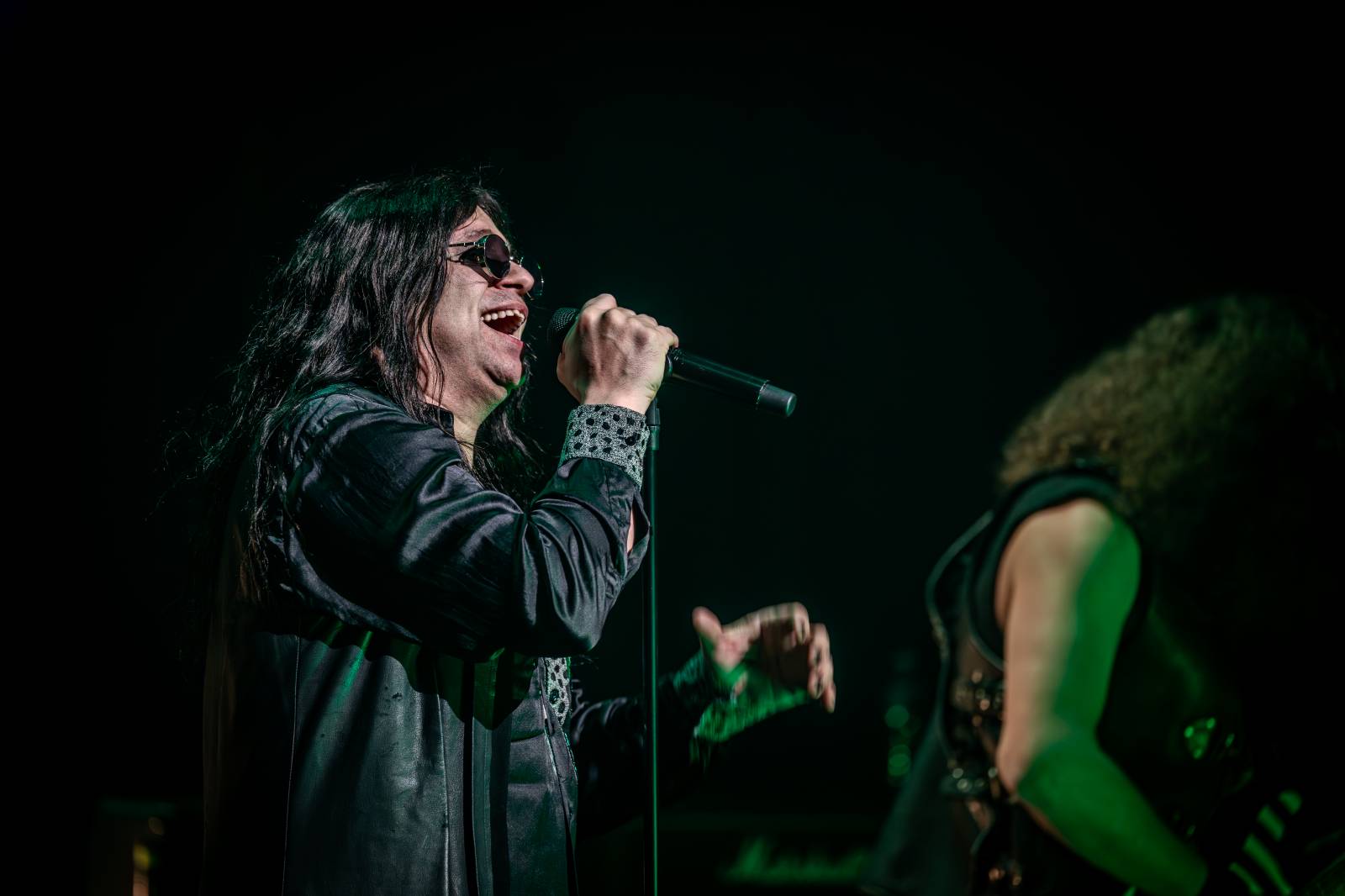 Divadlem Hybernia zněly písně Ozzyho Osbourna a Black Sabbath. Zahrál je tribute band Ozzy Forever