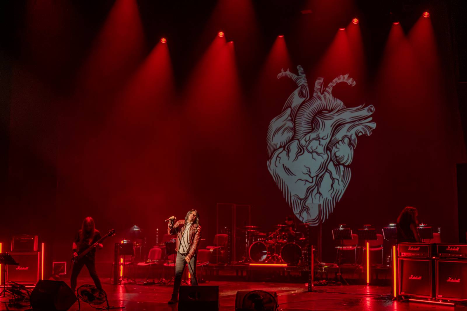 Divadlem Hybernia zněly písně Ozzyho Osbourna a Black Sabbath. Zahrál je tribute band Ozzy Forever