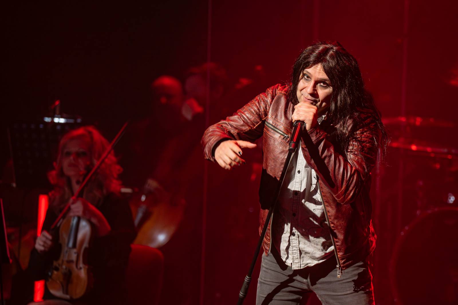 Divadlem Hybernia zněly písně Ozzyho Osbourna a Black Sabbath. Zahrál je tribute band Ozzy Forever