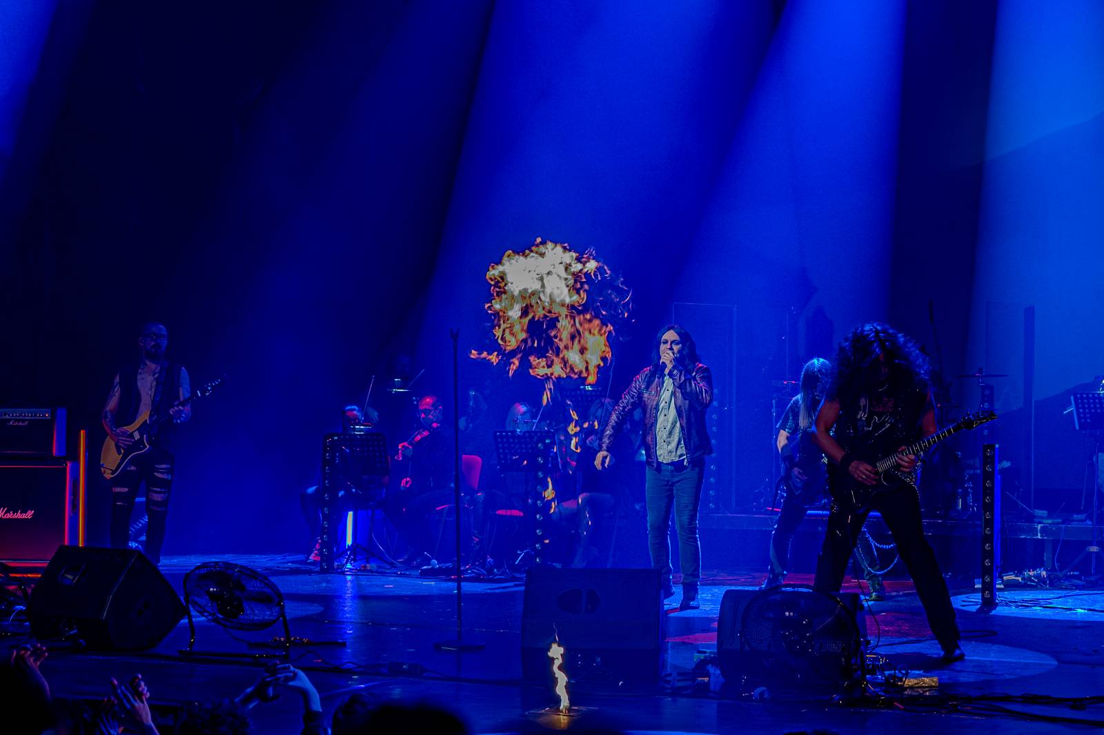 Divadlem Hybernia zněly písně Ozzyho Osbourna a Black Sabbath. Zahrál je tribute band Ozzy Forever