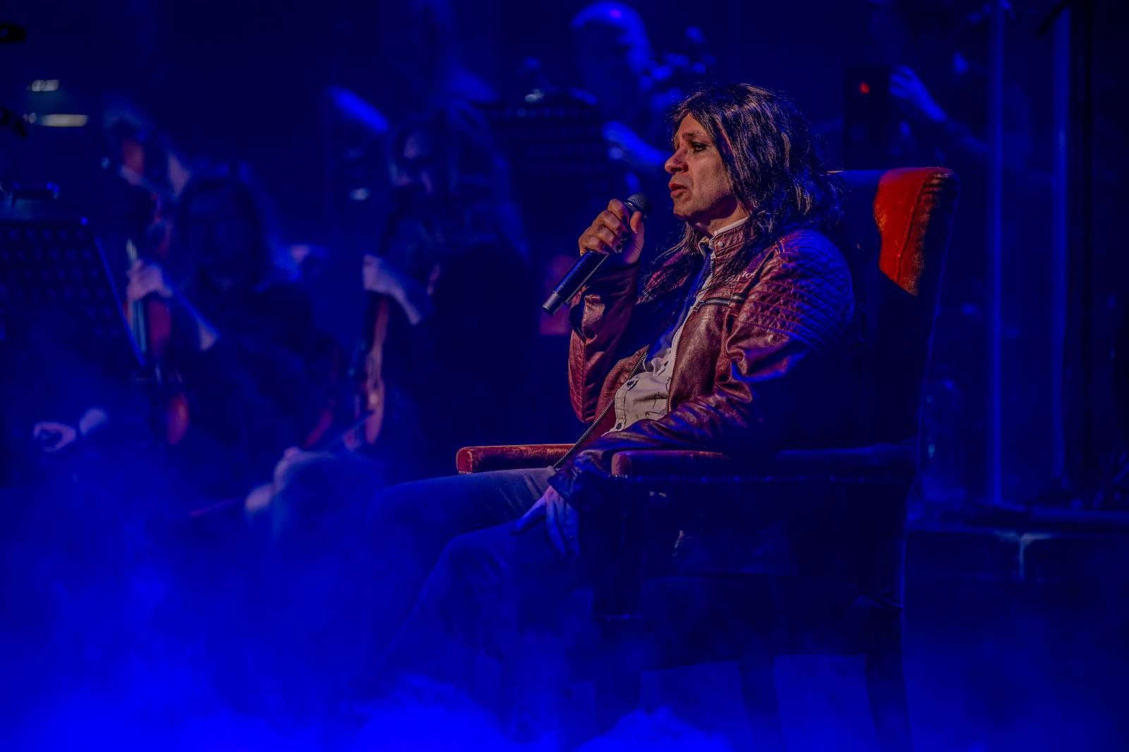 Divadlem Hybernia zněly písně Ozzyho Osbourna a Black Sabbath. Zahrál je tribute band Ozzy Forever