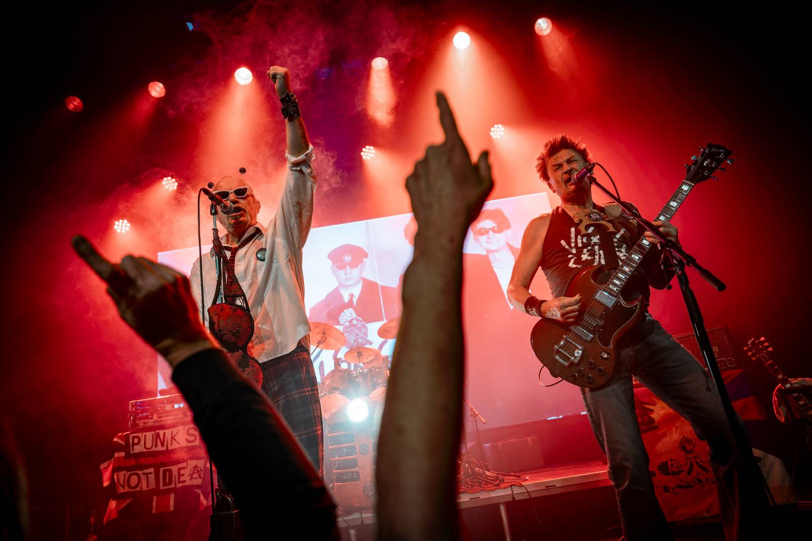 Punková jízda v Paláci Akropolis. Visací zámek nabídl průřez svou tvorbou