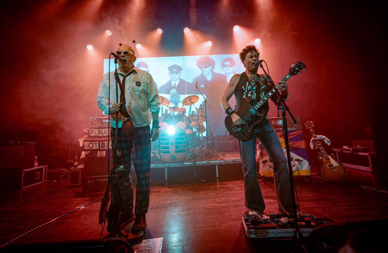 Punková jízda v Paláci Akropolis. Visací zámek nabídl průřez svou tvorbou