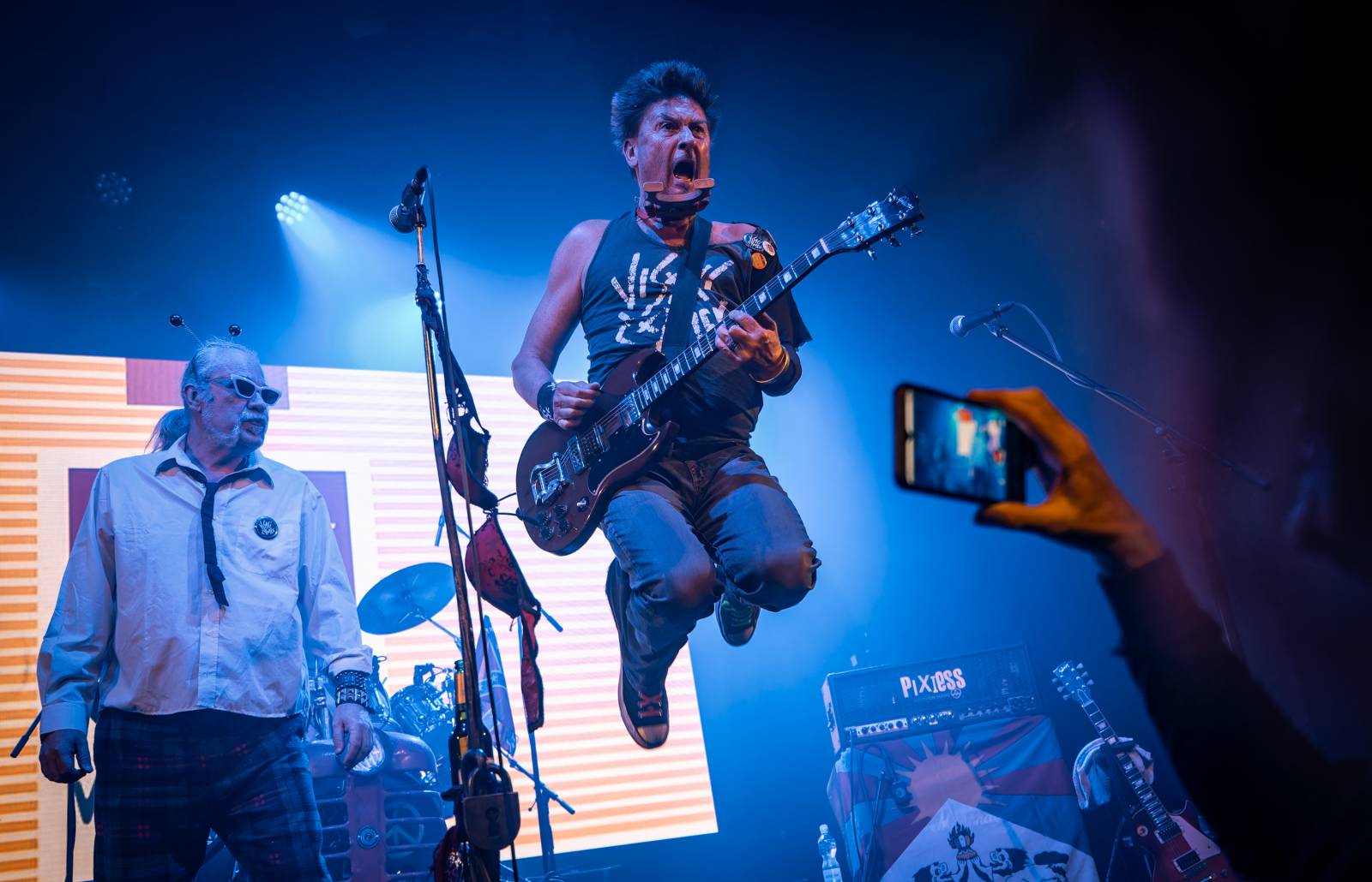 Punková jízda v Paláci Akropolis. Visací zámek nabídl průřez svou tvorbou