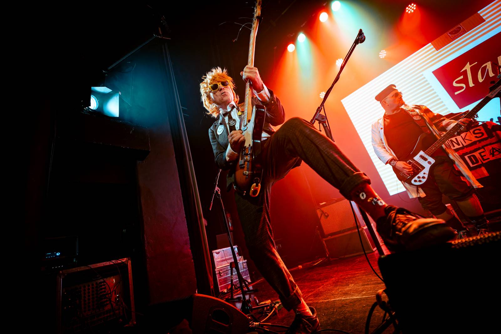 Punková jízda v Paláci Akropolis. Visací zámek nabídl průřez svou tvorbou