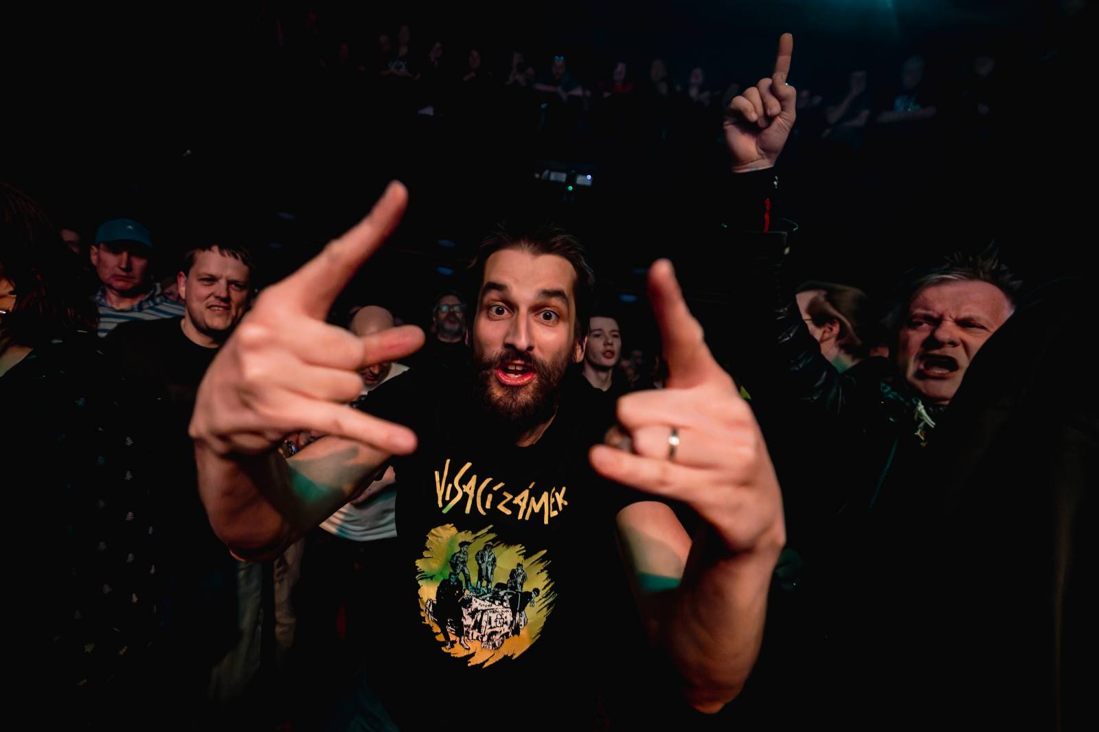 Punková jízda v Paláci Akropolis. Visací zámek nabídl průřez svou tvorbou