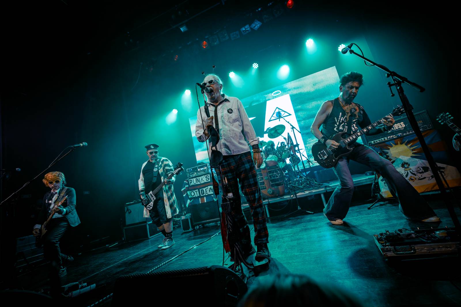 Punková jízda v Paláci Akropolis. Visací zámek nabídl průřez svou tvorbou