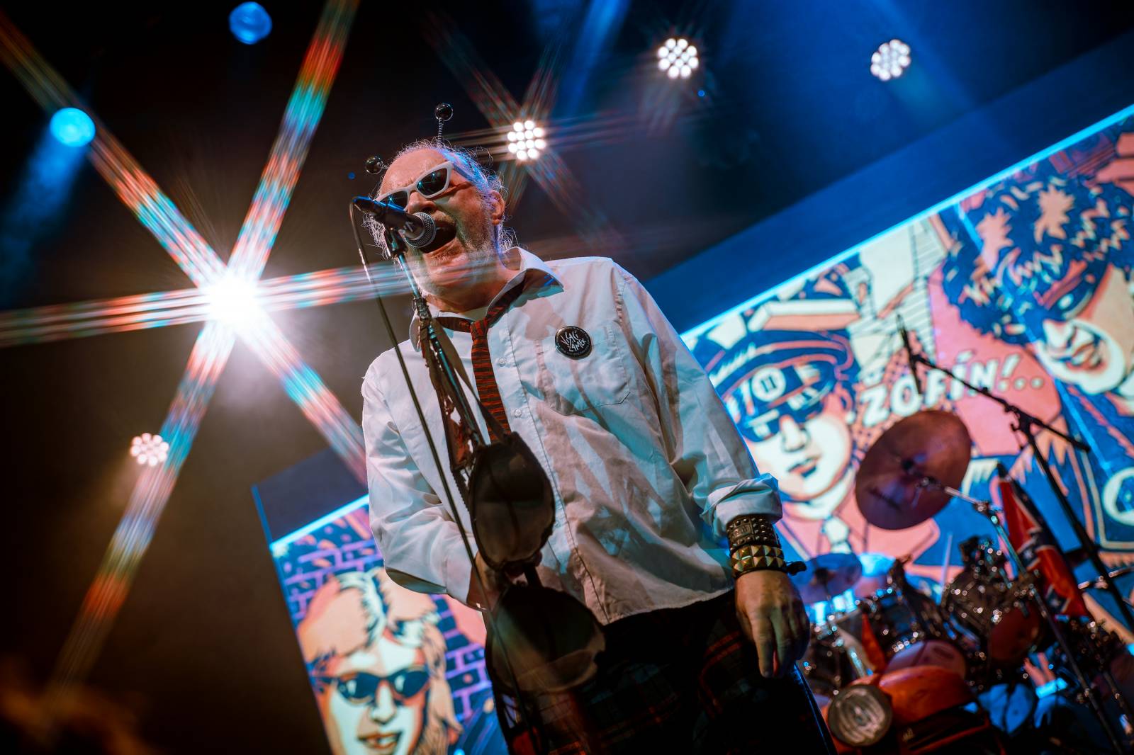 Punková jízda v Paláci Akropolis. Visací zámek nabídl průřez svou tvorbou