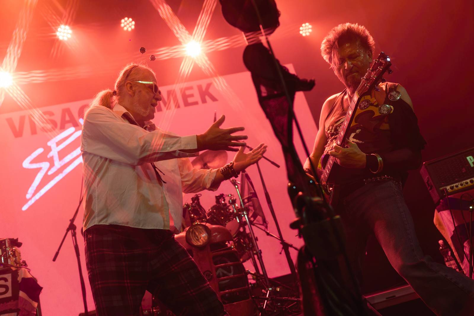 Punková jízda v Paláci Akropolis. Visací zámek nabídl průřez svou tvorbou