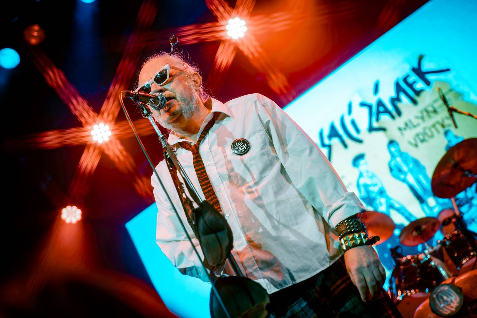 Punková jízda v Paláci Akropolis. Visací zámek nabídl průřez svou tvorbou