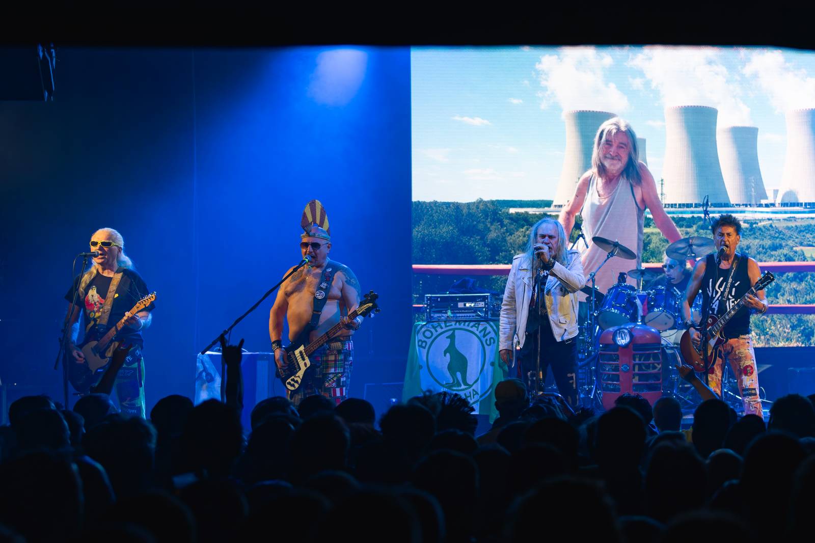 Punková jízda v Paláci Akropolis. Visací zámek nabídl průřez svou tvorbou