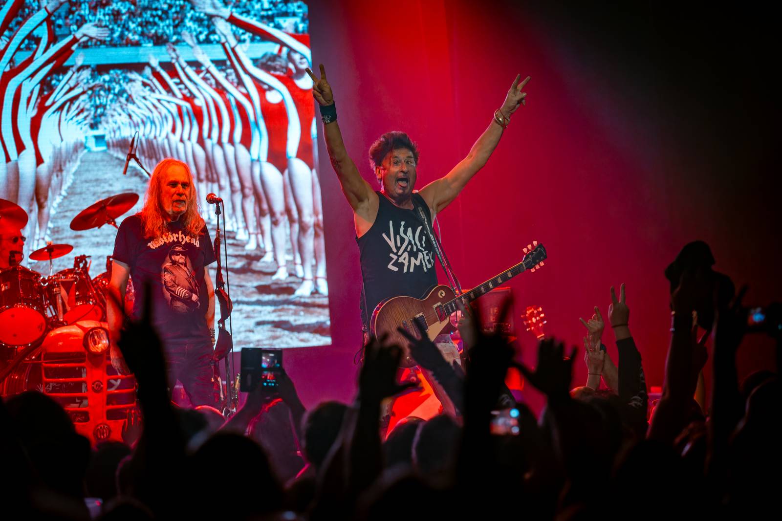 Punková jízda v Paláci Akropolis. Visací zámek nabídl průřez svou tvorbou