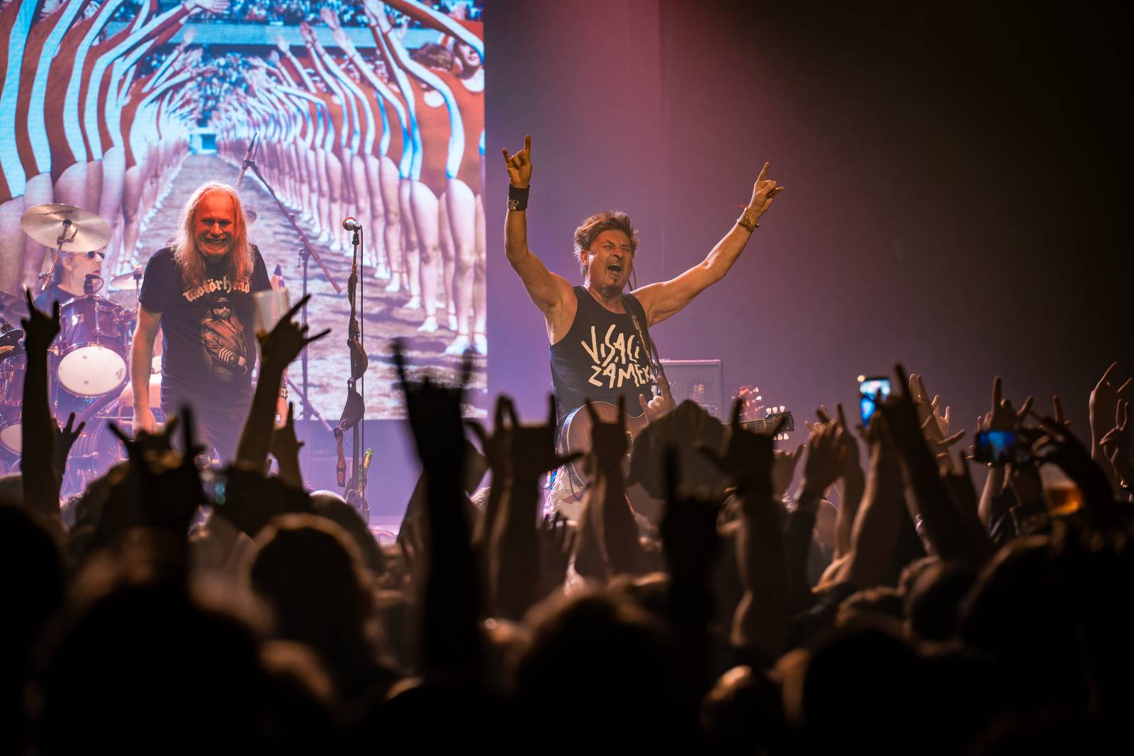 Punková jízda v Paláci Akropolis. Visací zámek nabídl průřez svou tvorbou