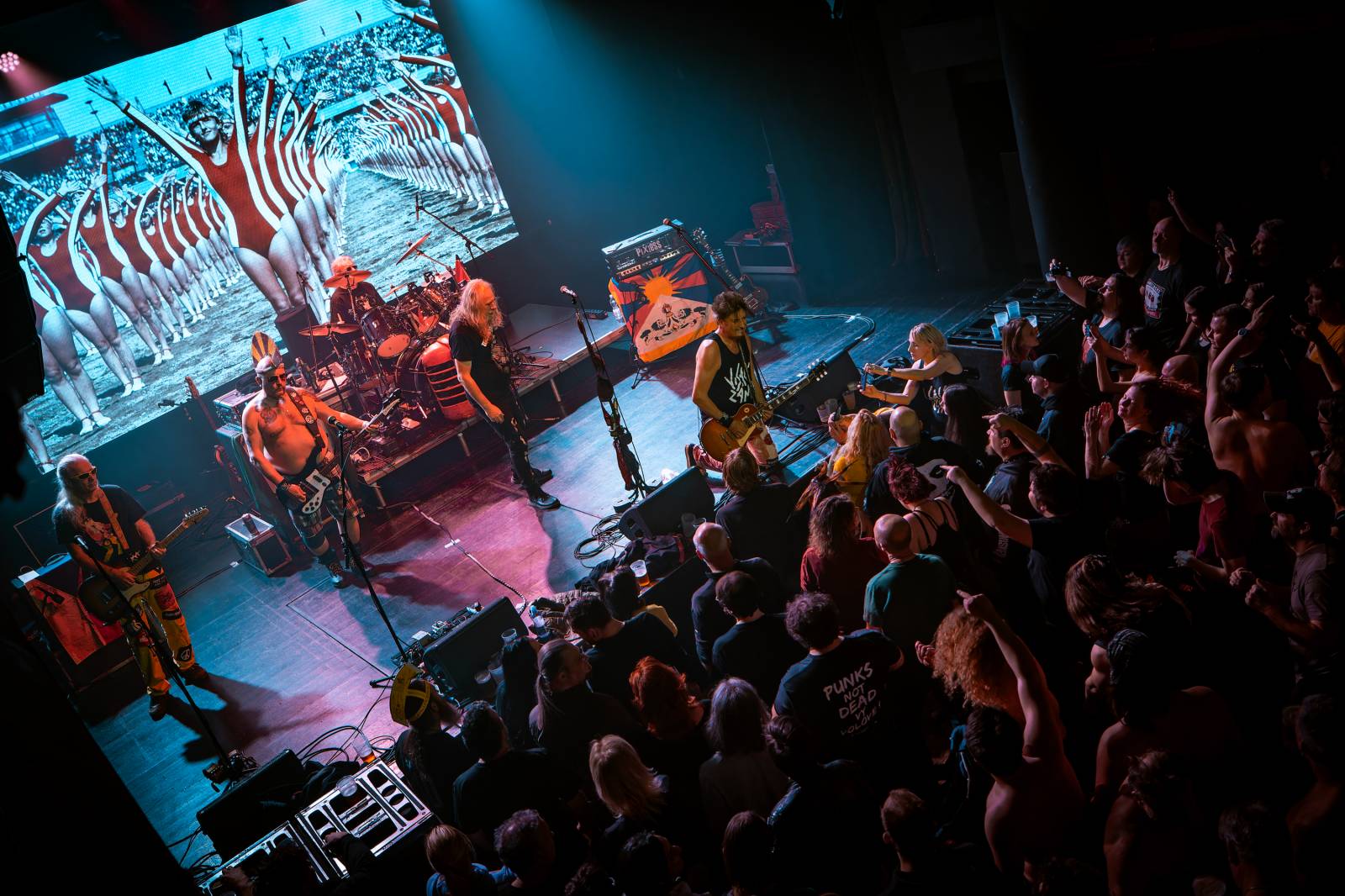 Punková jízda v Paláci Akropolis. Visací zámek nabídl průřez svou tvorbou