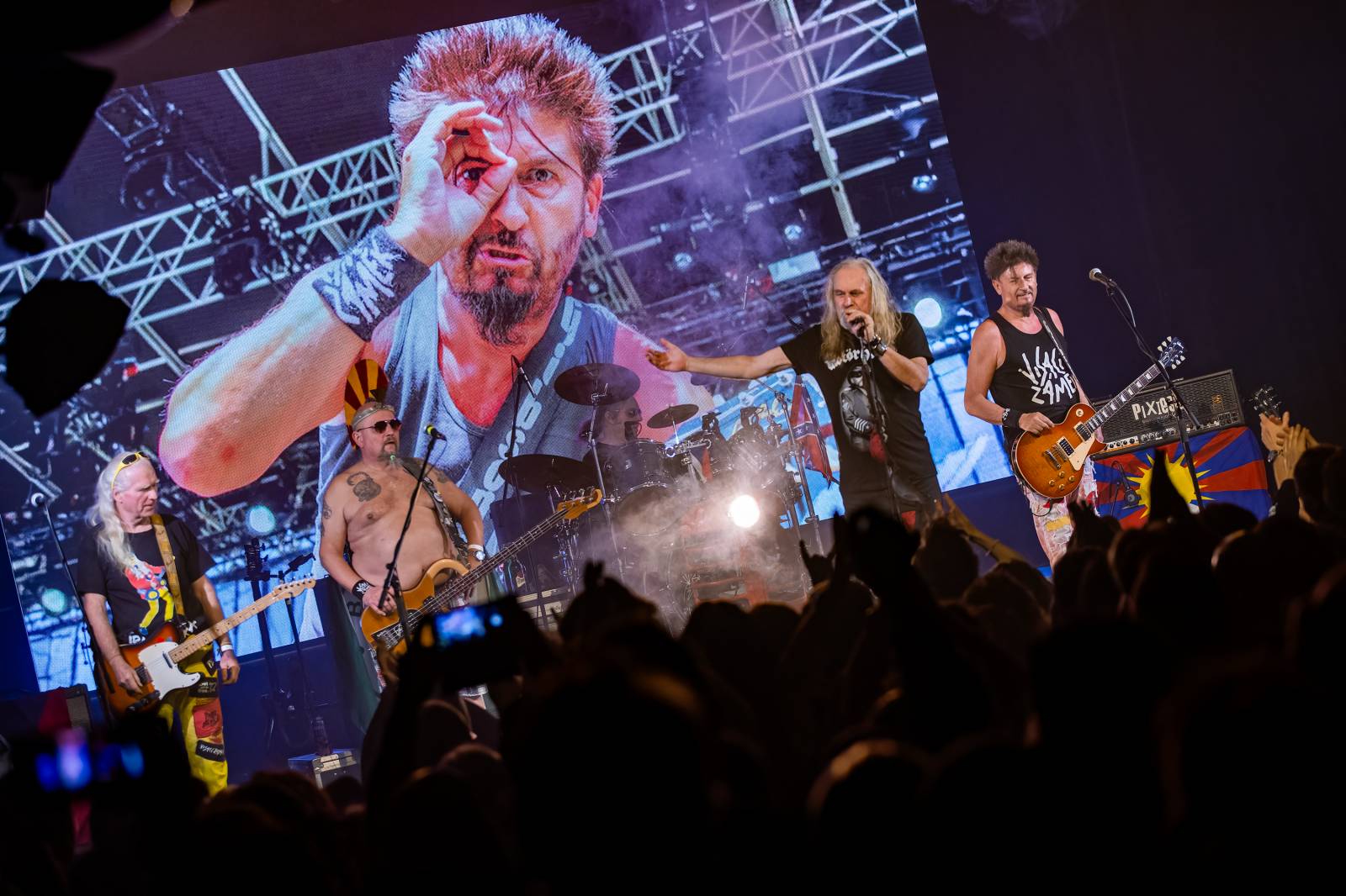 Punková jízda v Paláci Akropolis. Visací zámek nabídl průřez svou tvorbou