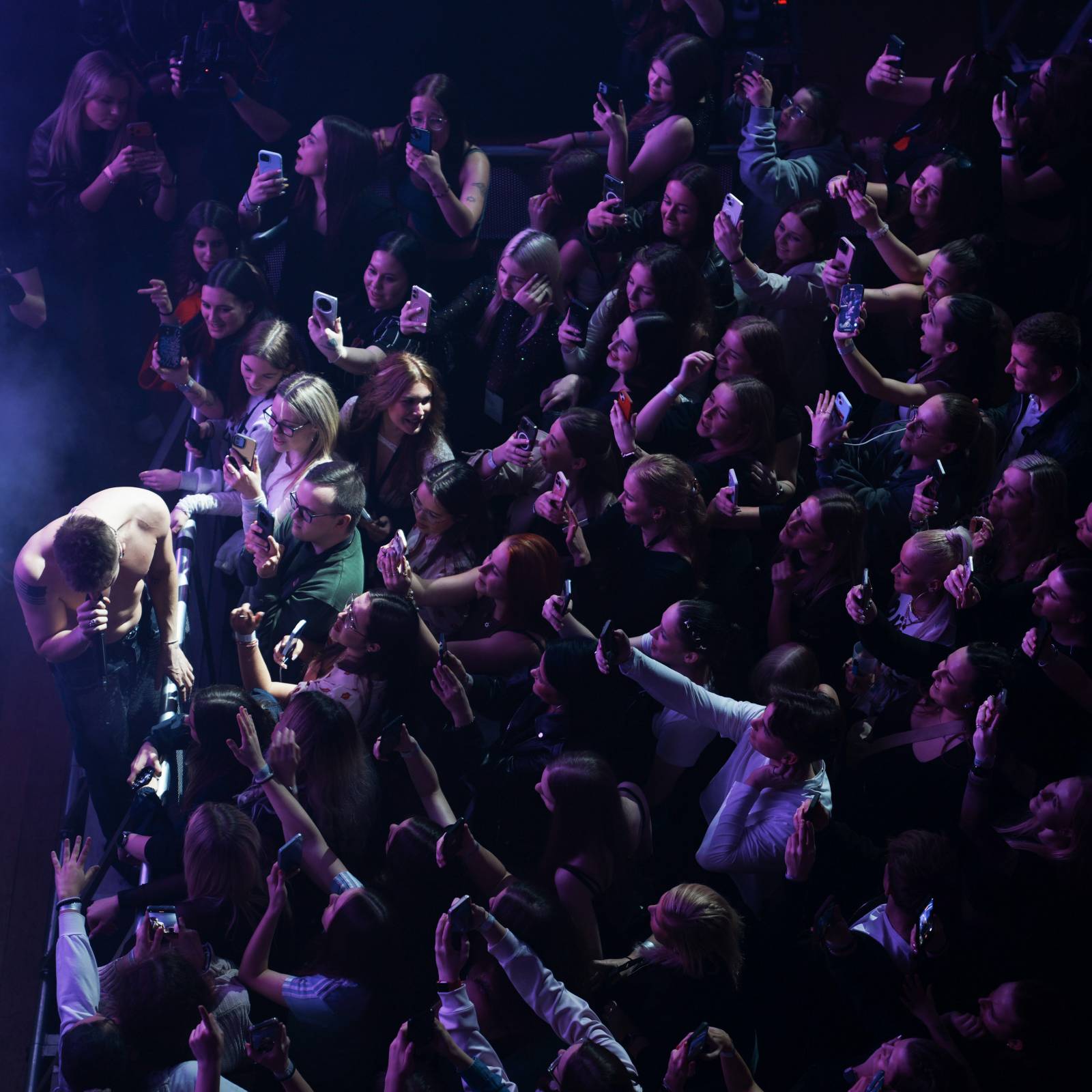 Adam Mišík podruhé ve Foru Karlín: pokřtil nové album a pozval si řadu hostů. Nechyběli Sebastian, Sofian Medjmedj a Ben Cristovao