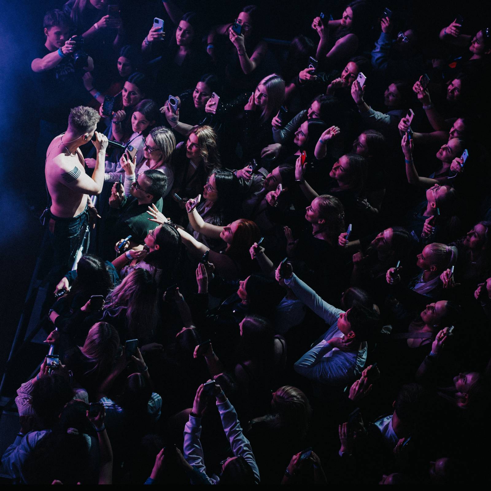 Adam Mišík podruhé ve Foru Karlín: pokřtil nové album a pozval si řadu hostů. Nechyběli Sebastian, Sofian Medjmedj a Ben Cristovao