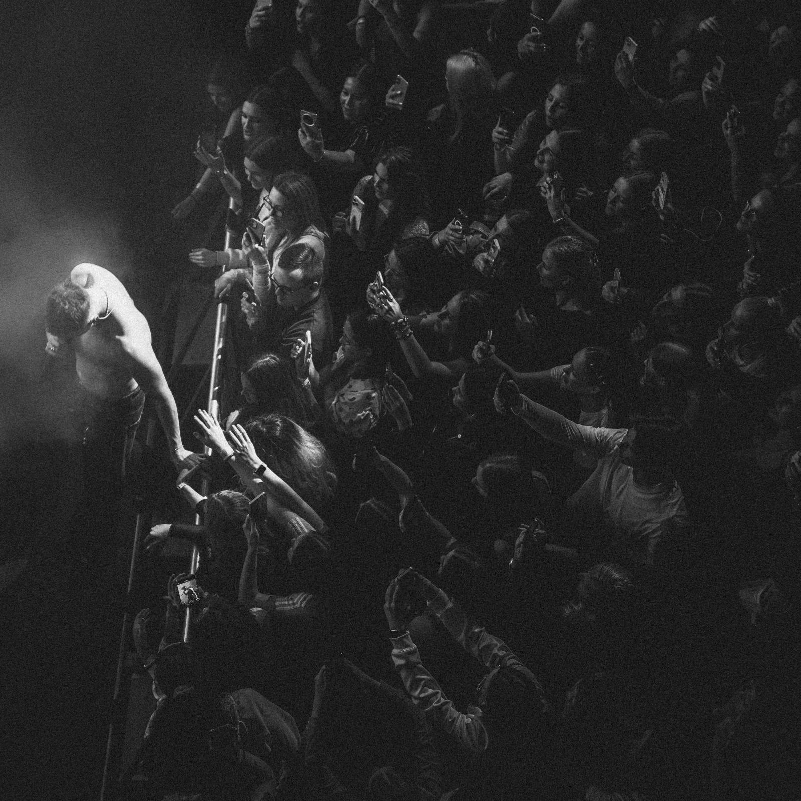 Adam Mišík podruhé ve Foru Karlín: pokřtil nové album a pozval si řadu hostů. Nechyběli Sebastian, Sofian Medjmedj a Ben Cristovao