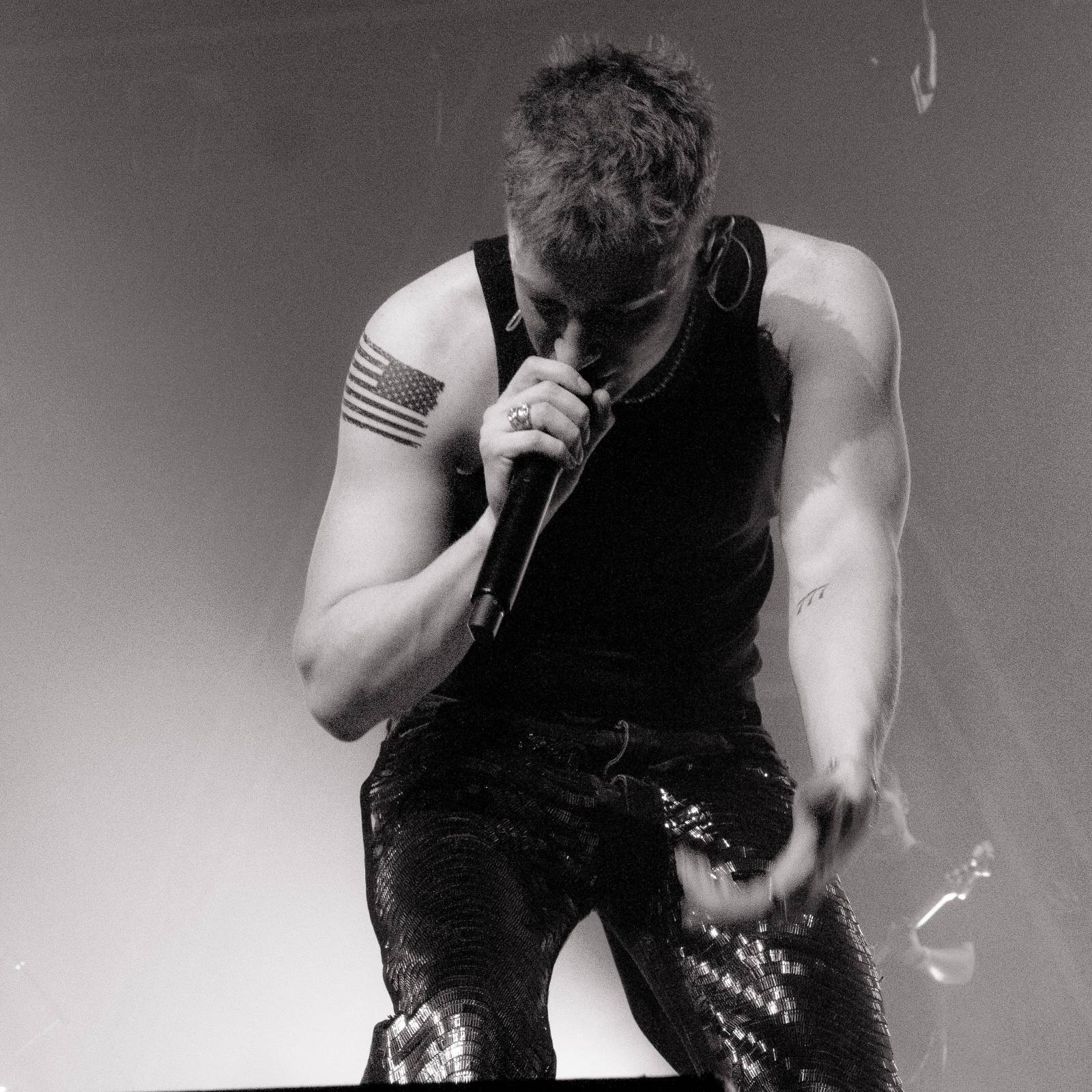 Adam Mišík podruhé ve Foru Karlín: pokřtil nové album a pozval si řadu hostů. Nechyběli Sebastian, Sofian Medjmedj a Ben Cristovao