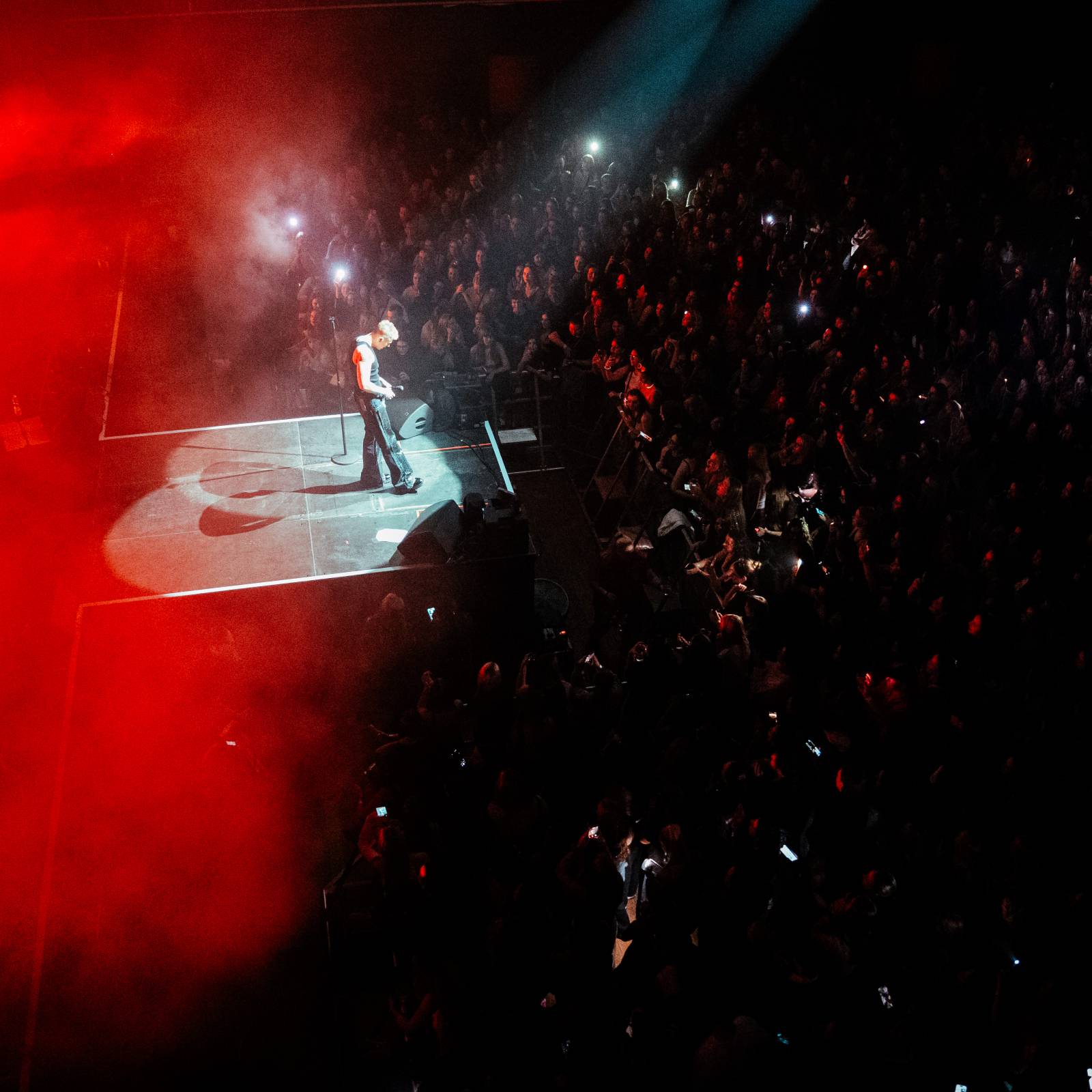 Adam Mišík podruhé ve Foru Karlín: pokřtil nové album a pozval si řadu hostů. Nechyběli Sebastian, Sofian Medjmedj a Ben Cristovao