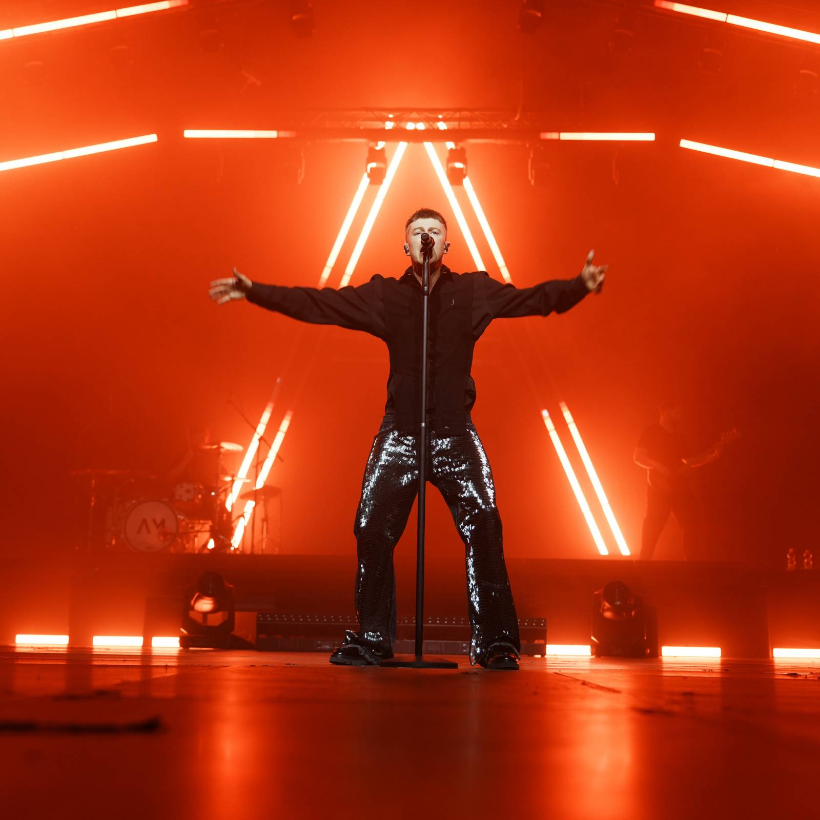 Adam Mišík podruhé ve Foru Karlín: pokřtil nové album a pozval si řadu hostů. Nechyběli Sebastian, Sofian Medjmedj a Ben Cristovao