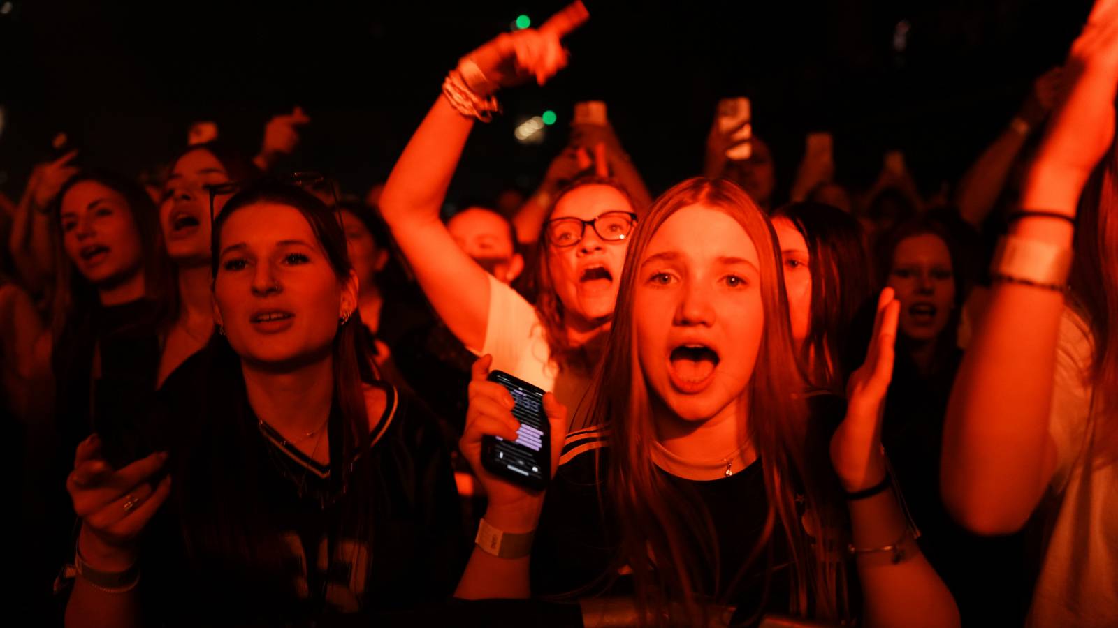 Adam Mišík podruhé ve Foru Karlín: pokřtil nové album a pozval si řadu hostů. Nechyběli Sebastian, Sofian Medjmedj a Ben Cristovao