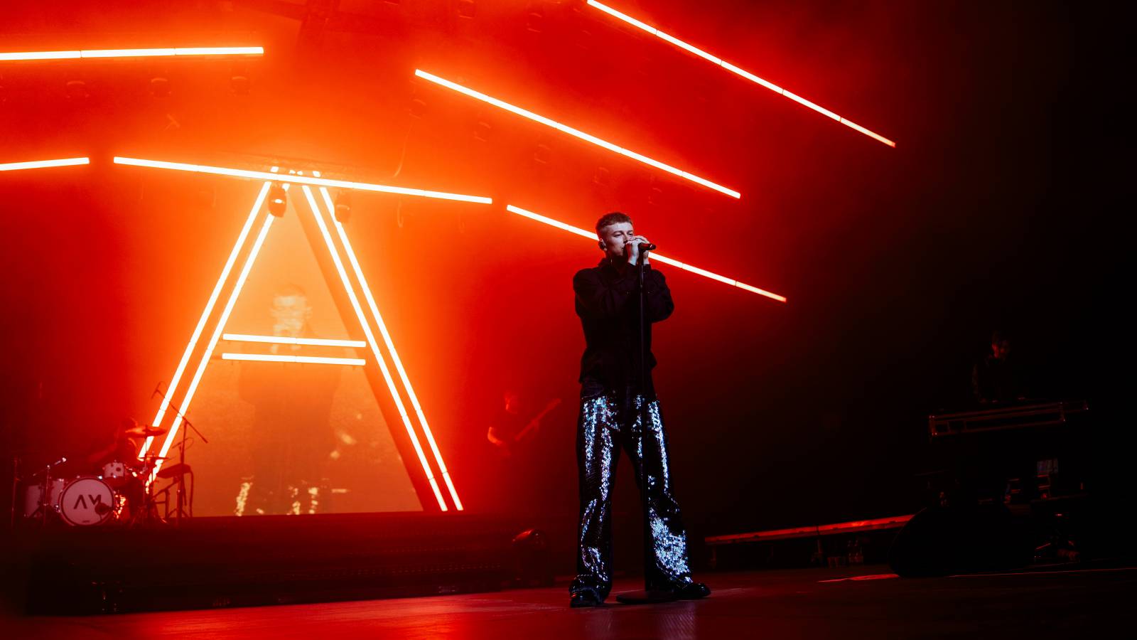 Adam Mišík podruhé ve Foru Karlín: pokřtil nové album a pozval si řadu hostů. Nechyběli Sebastian, Sofian Medjmedj a Ben Cristovao