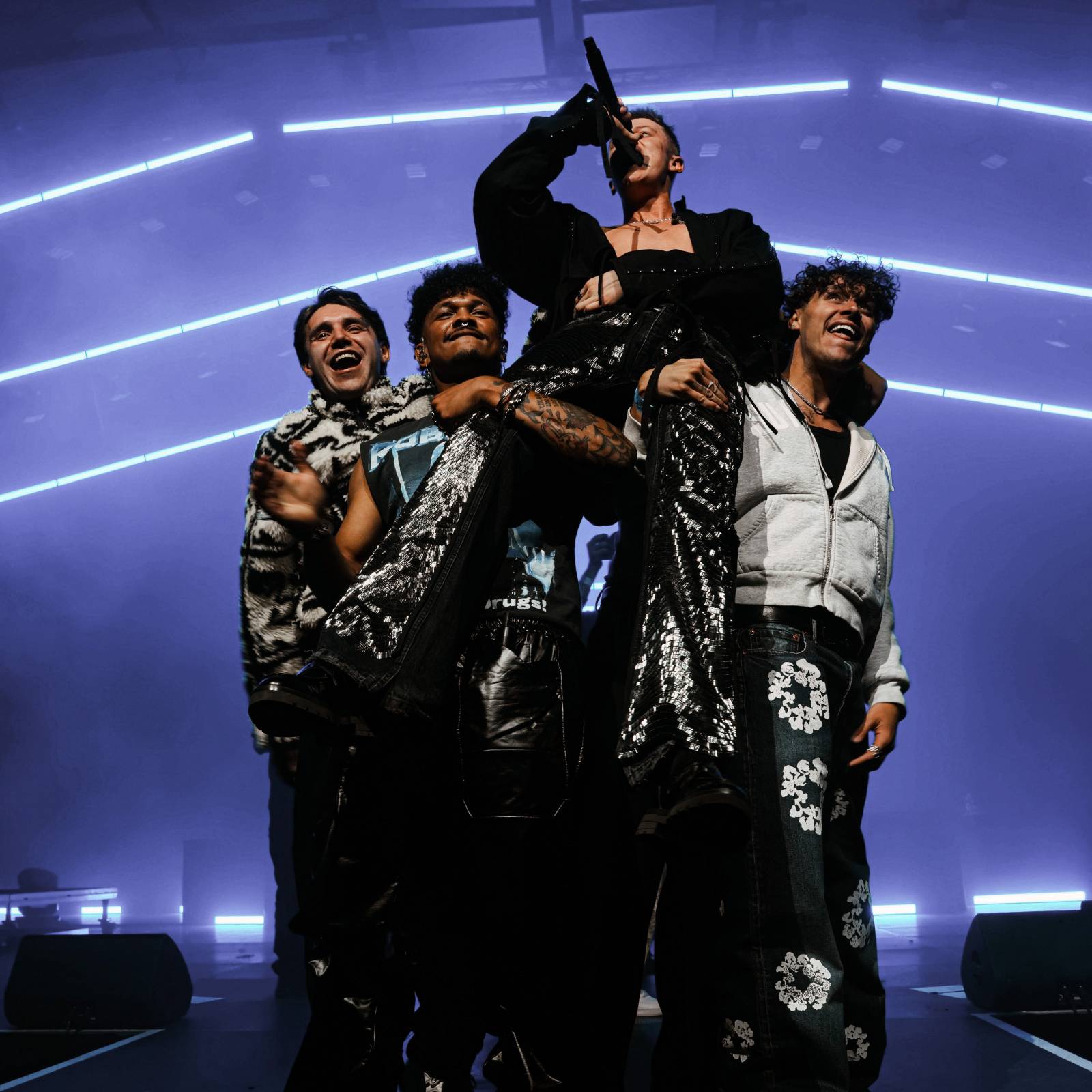 Adam Mišík podruhé ve Foru Karlín: pokřtil nové album a pozval si řadu hostů. Nechyběli Sebastian, Sofian Medjmedj a Ben Cristovao